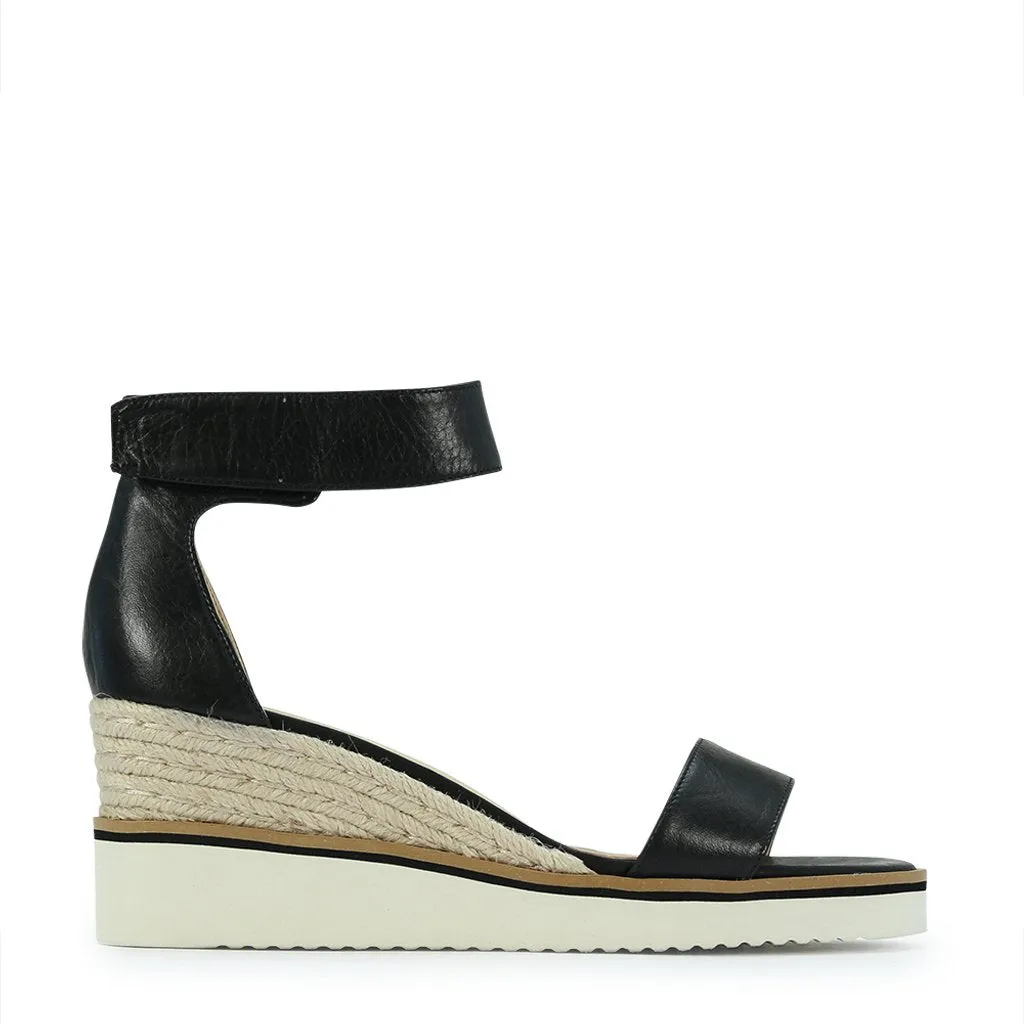 Cozy Cushioning Relaxing Shoes LAZY VALERIA GROSSI LEATHER WEDGE SADALS