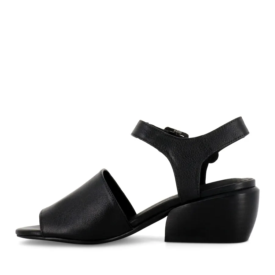 EMRIC - BLACK LEATHER Flower Walk