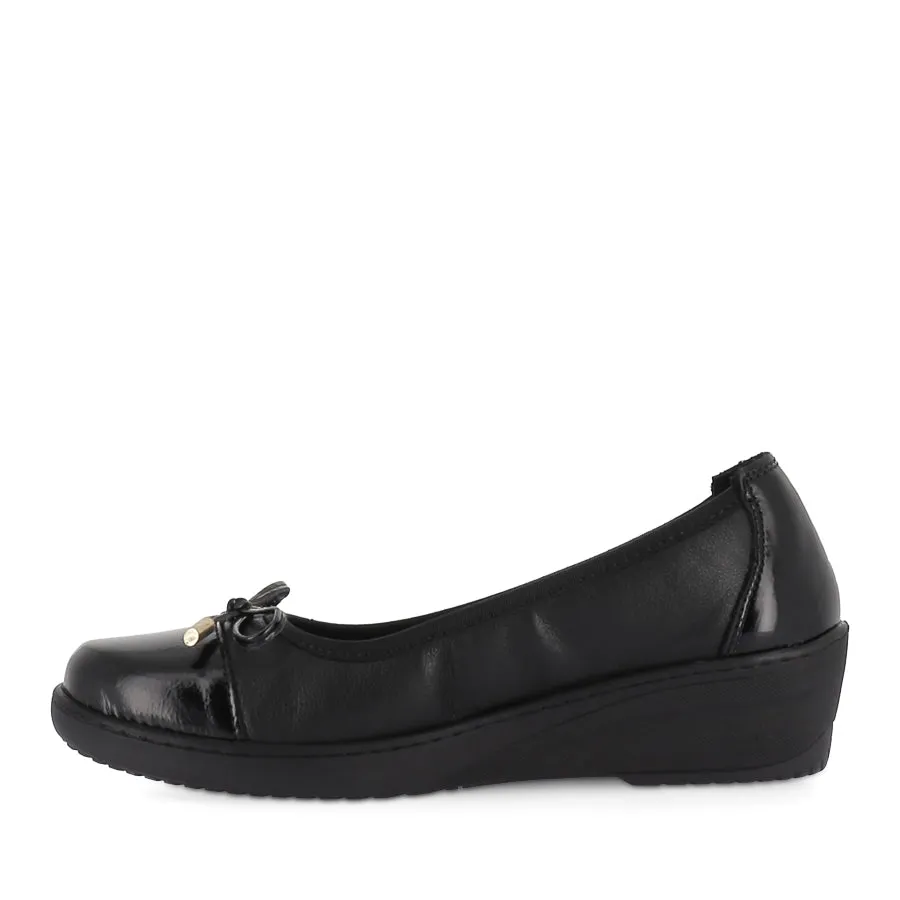 CP243-18 - BLACK PATENT Walk Tour