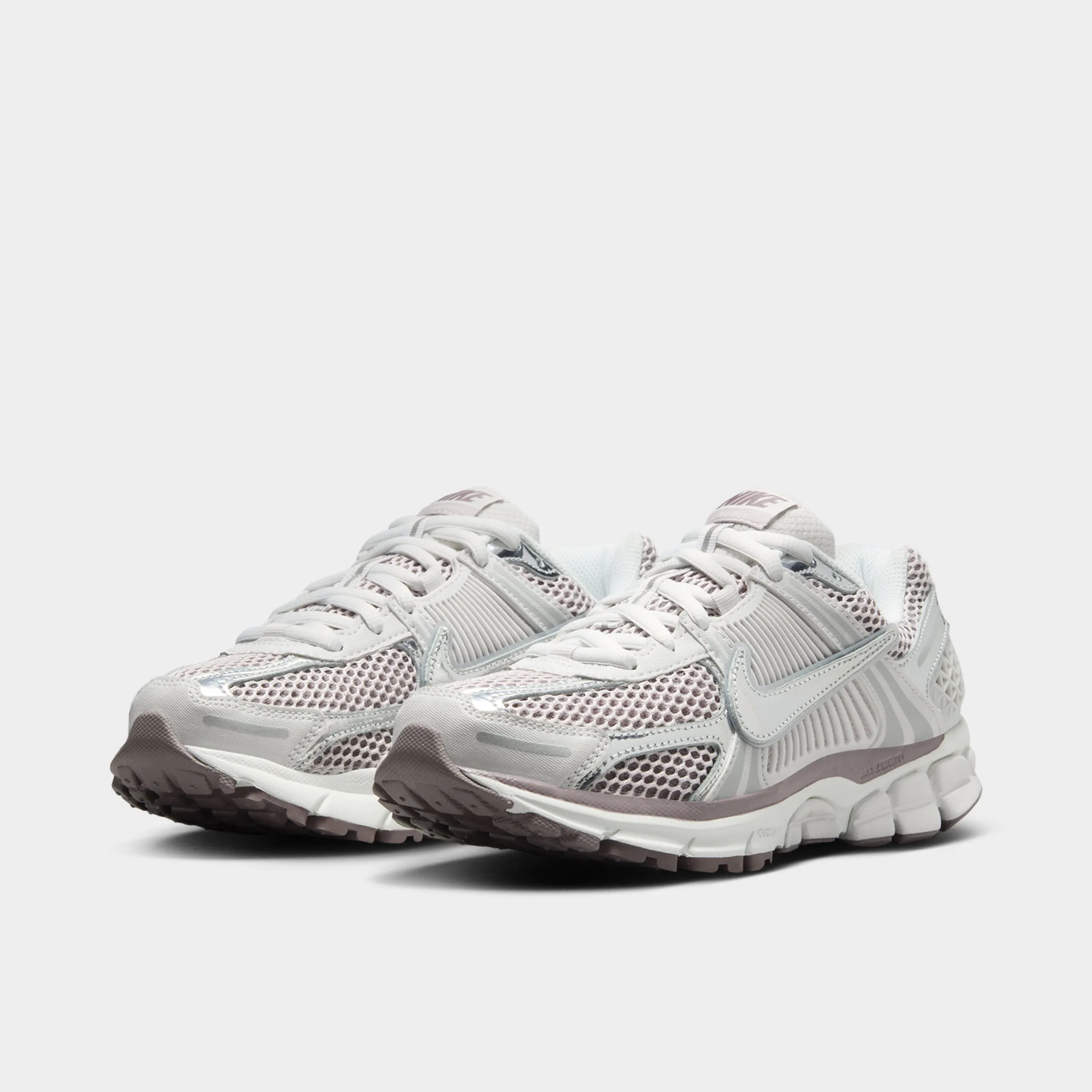 Nike Women's Zoom Vomero 5 Vast Grey / Metallic Silver Adaptive Heel Lock Cushioning Tech