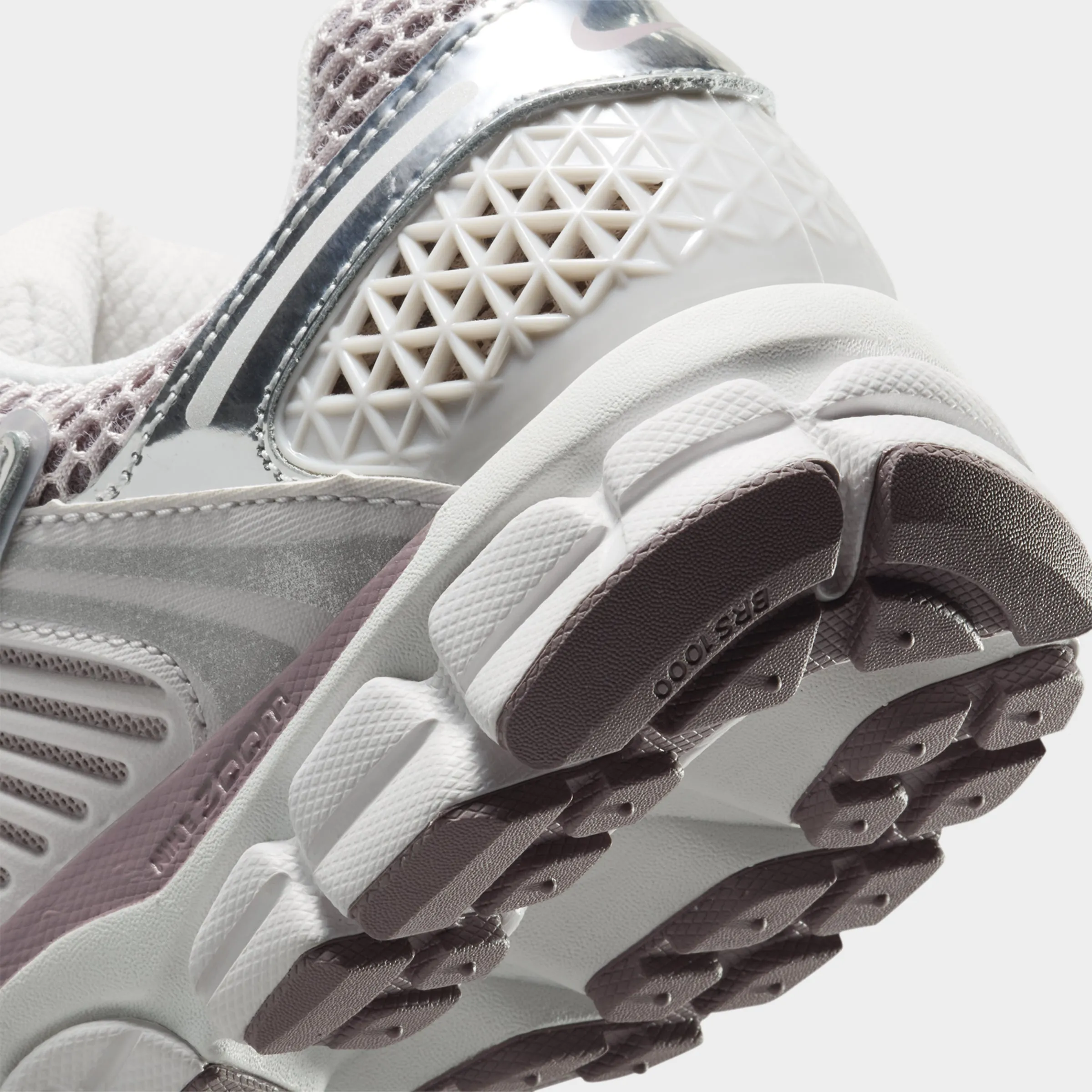 Nike Women's Zoom Vomero 5 Vast Grey / Metallic Silver Midsole Cushion Recycled Sockliner