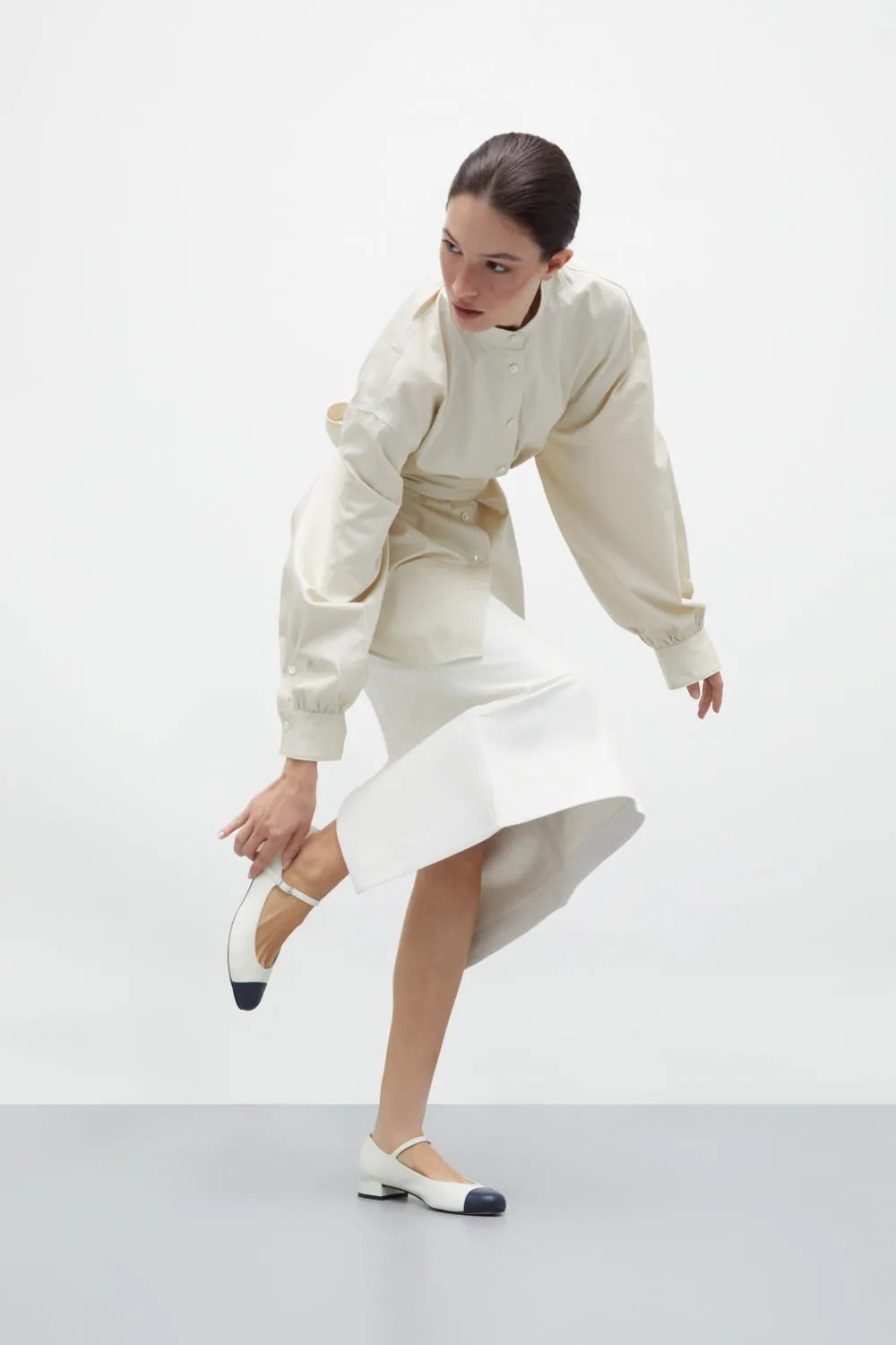 Comfortable cuffs Lola Mary Janes in White Leather