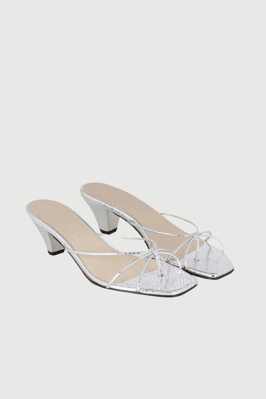 Versatile Wear Shoes Bay Step Lottie Sandals in Silver Leather