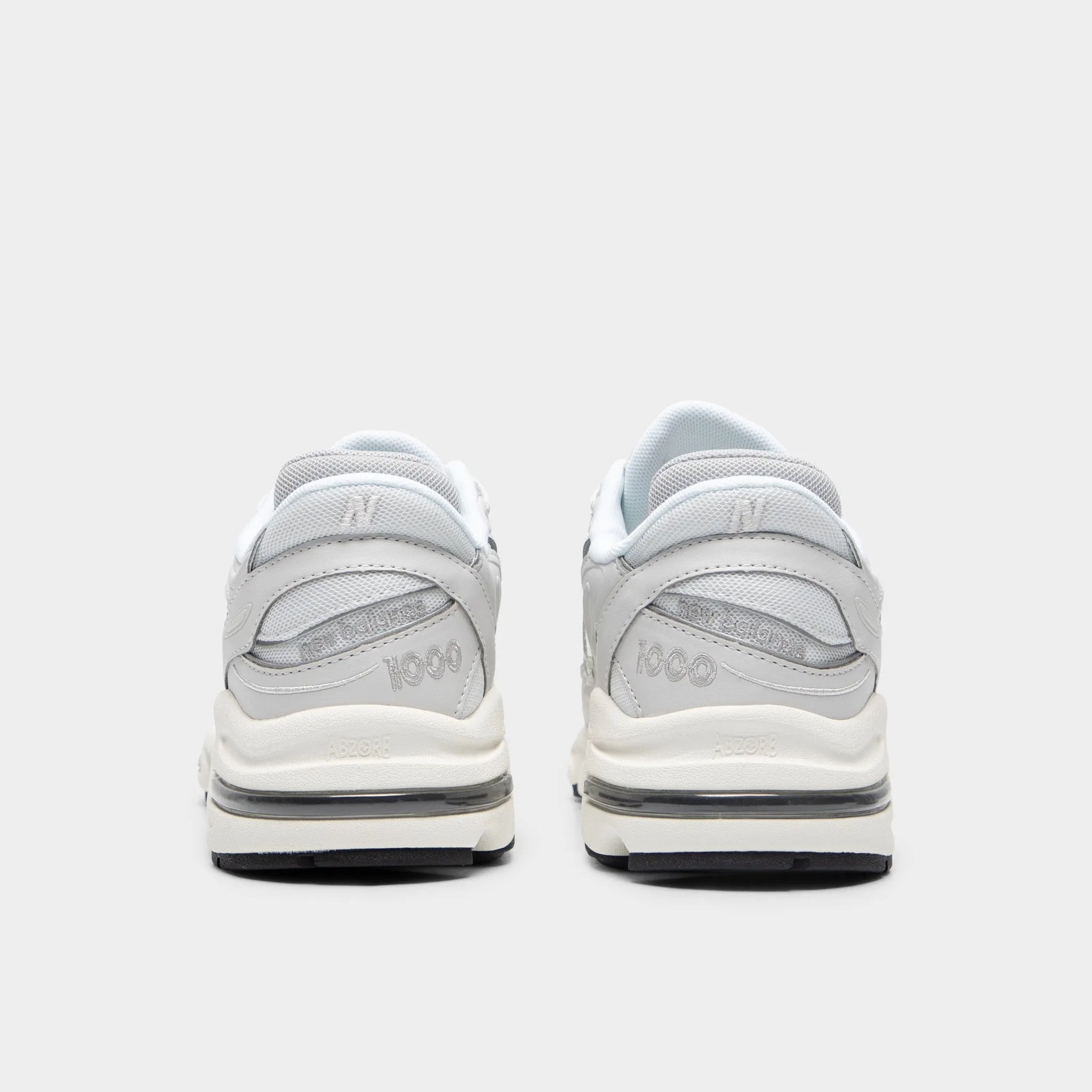 Seamless Upper Sleek Silhouette New Balance M1000 Grey / Grey