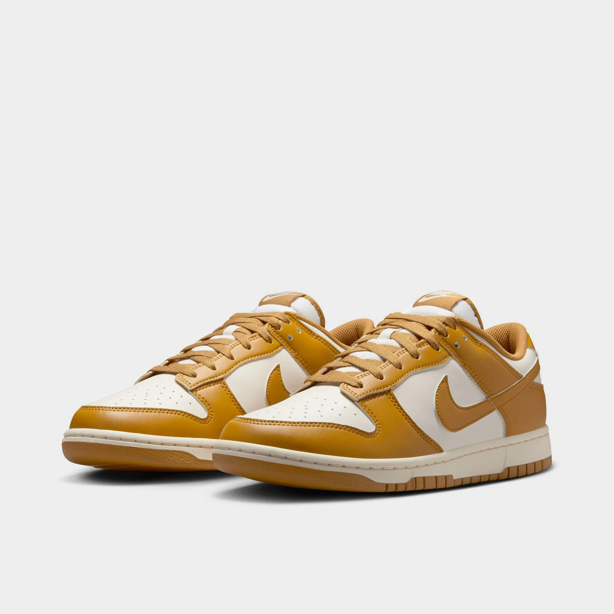 Nike Dunk Low Retro Pale Ivory / Wheat Foot Strike Control Dynamic Motion Wrapping
