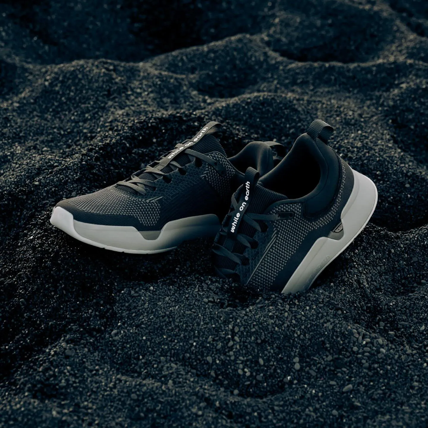 Men's While On Earth Move Trainer Padded tennis players' agility