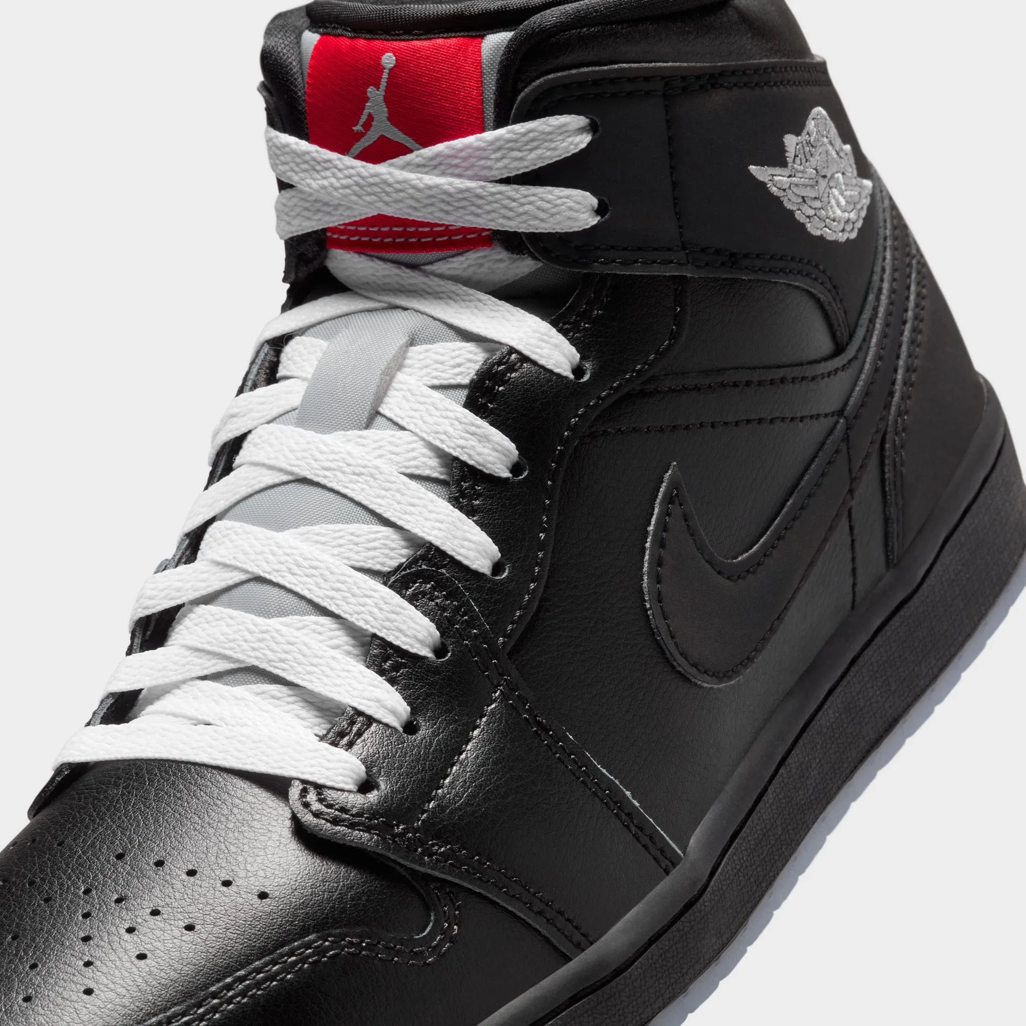 Noise reduction Tailored grip Jordan 1 Mid SE Black / Black - White