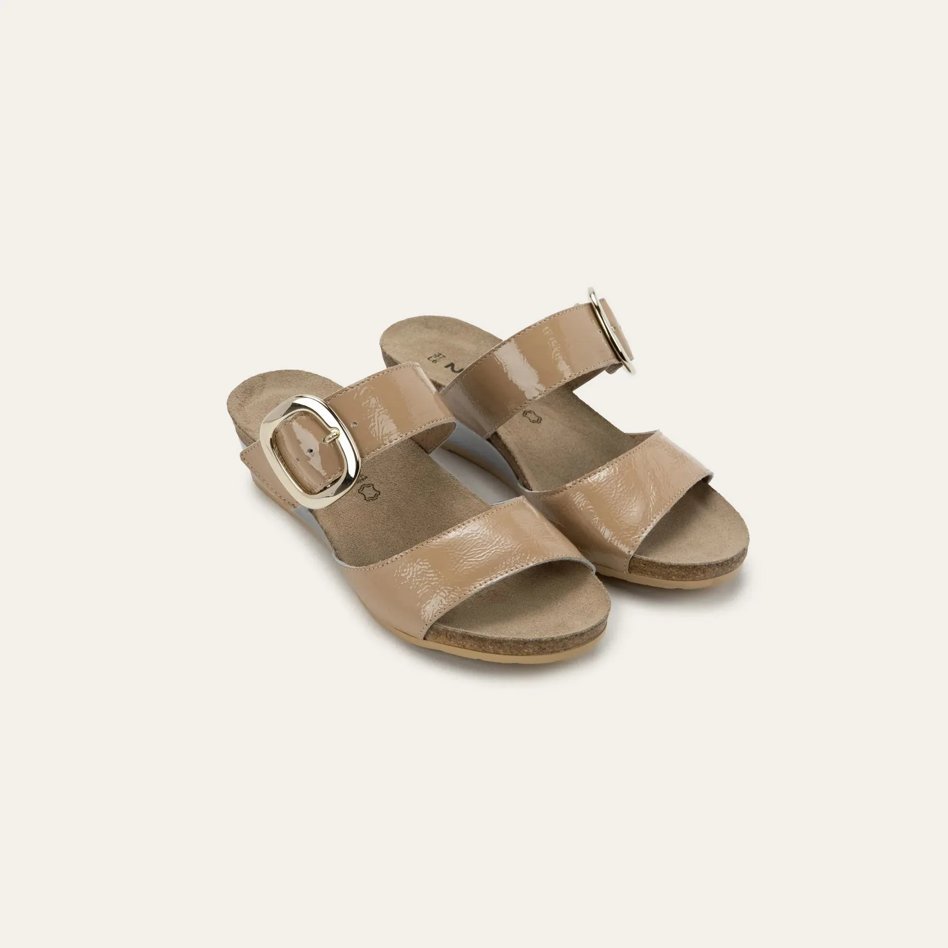 NAOT MAGIC - CAMEL PATENT Teen Fun Elegant Mood