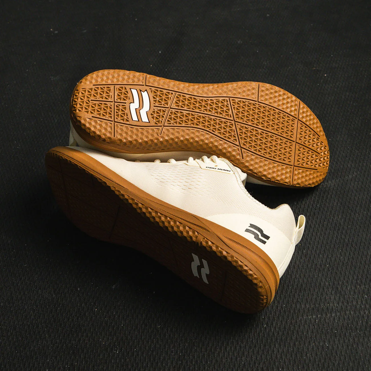 Slip-resistant look STRIKE MVMNT Haze Trainer