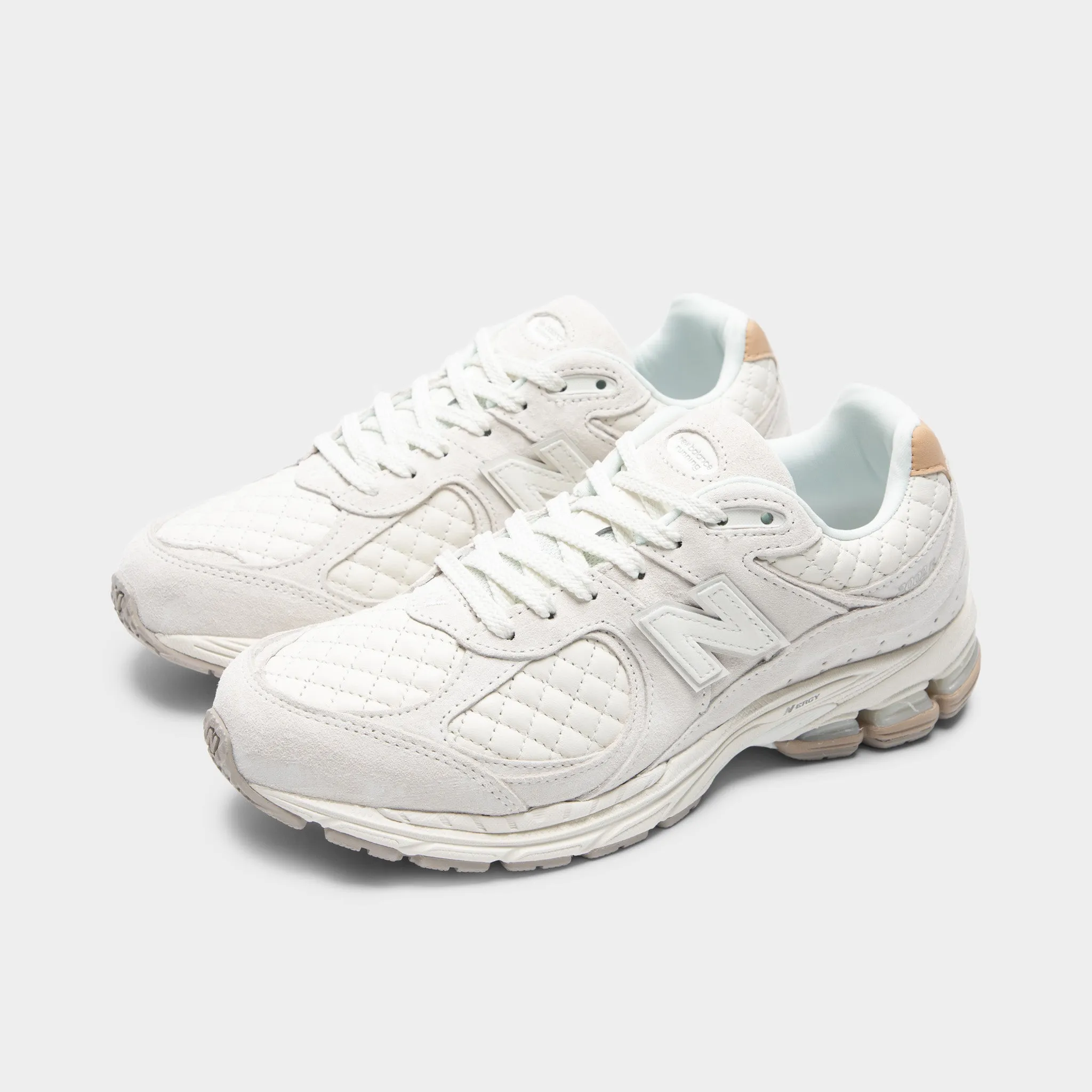 Minimalist Style New Balance 2002R Tan / Tan