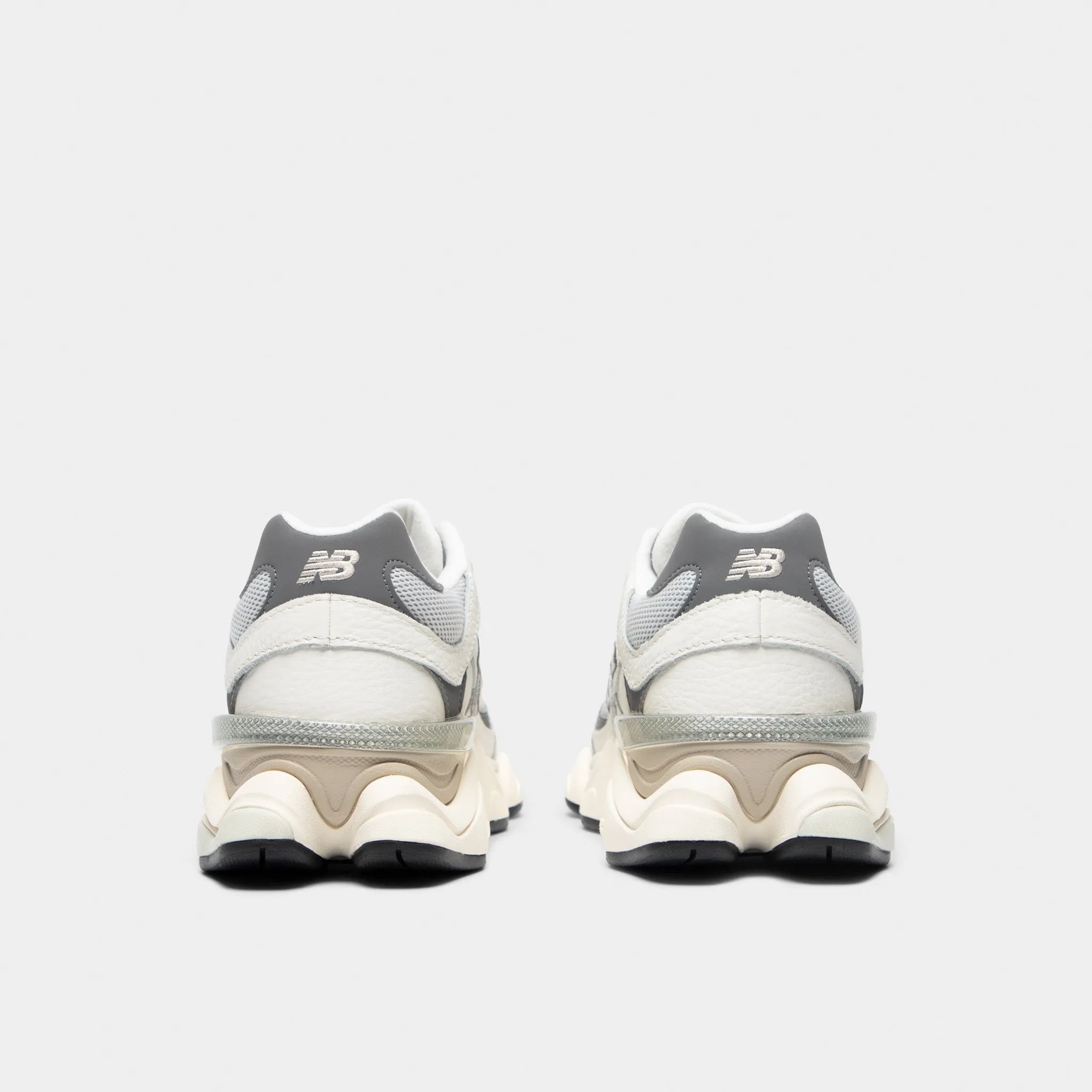 Padded look Light Pace New Balance 9060 Sea Salt / Castlerock