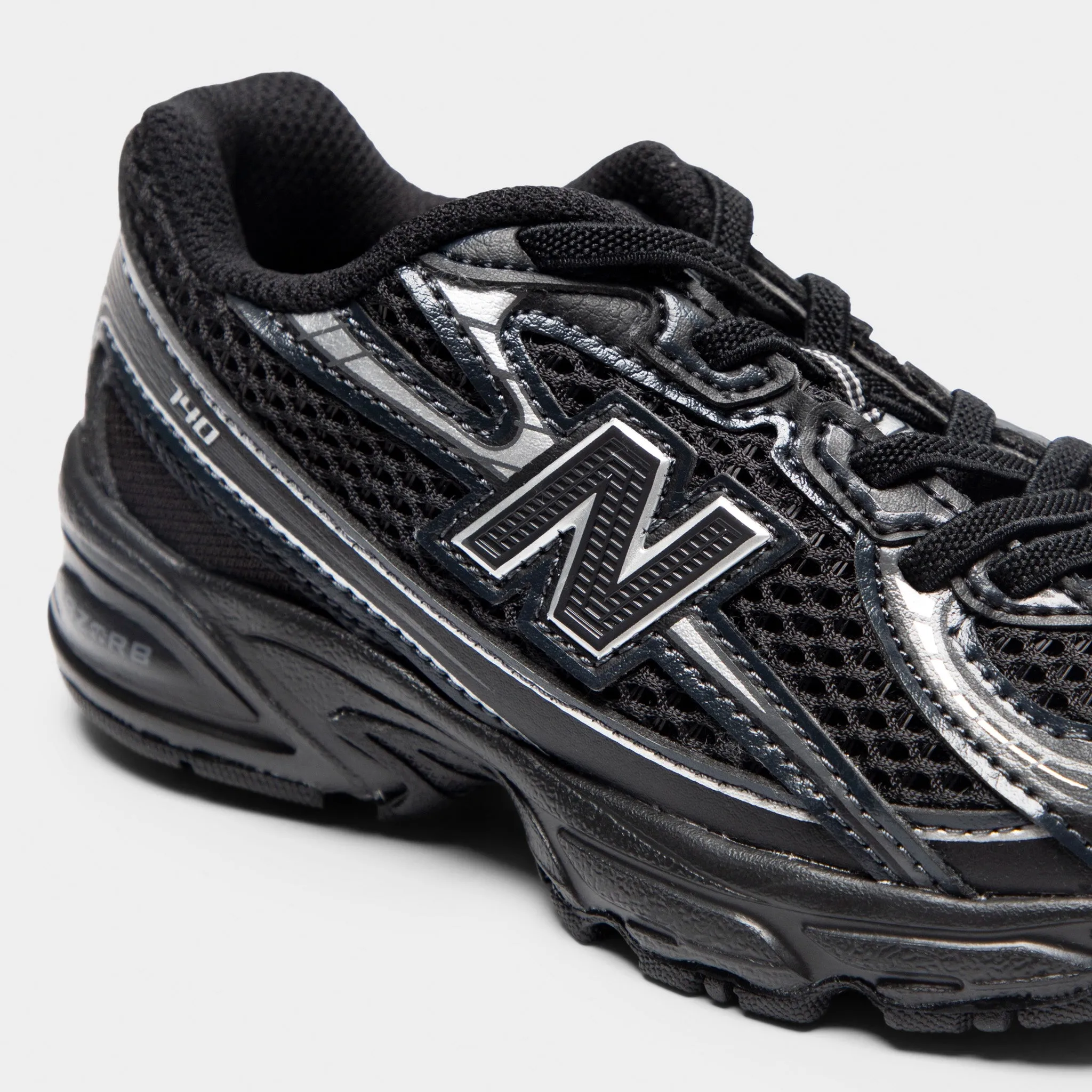 Thermoplastic Construction Comfy Feel New Balance Children's 740 Black / Silver Metallic