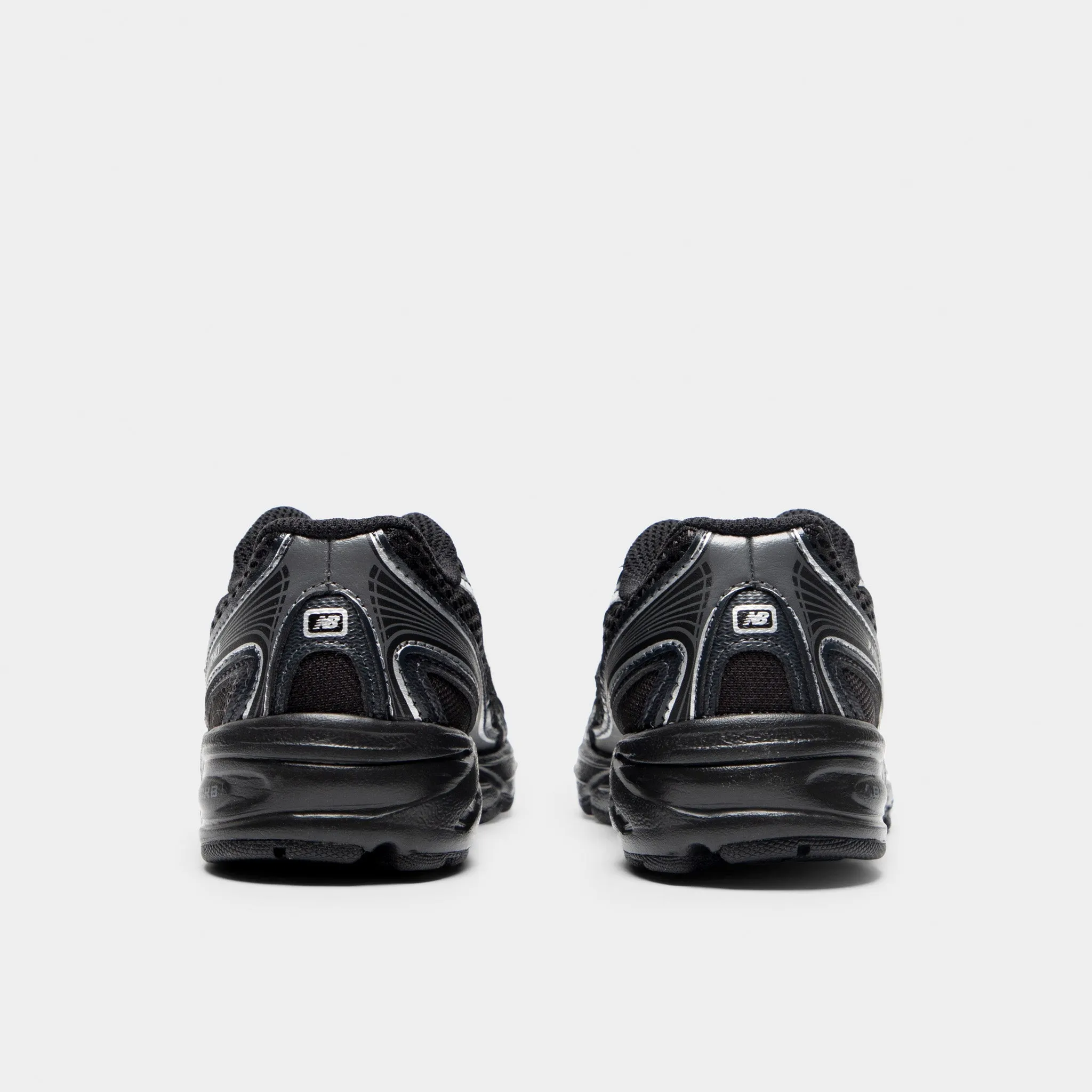 Minimalist Look Stable Path New Balance Children's 740 Black / Silver Metallic
