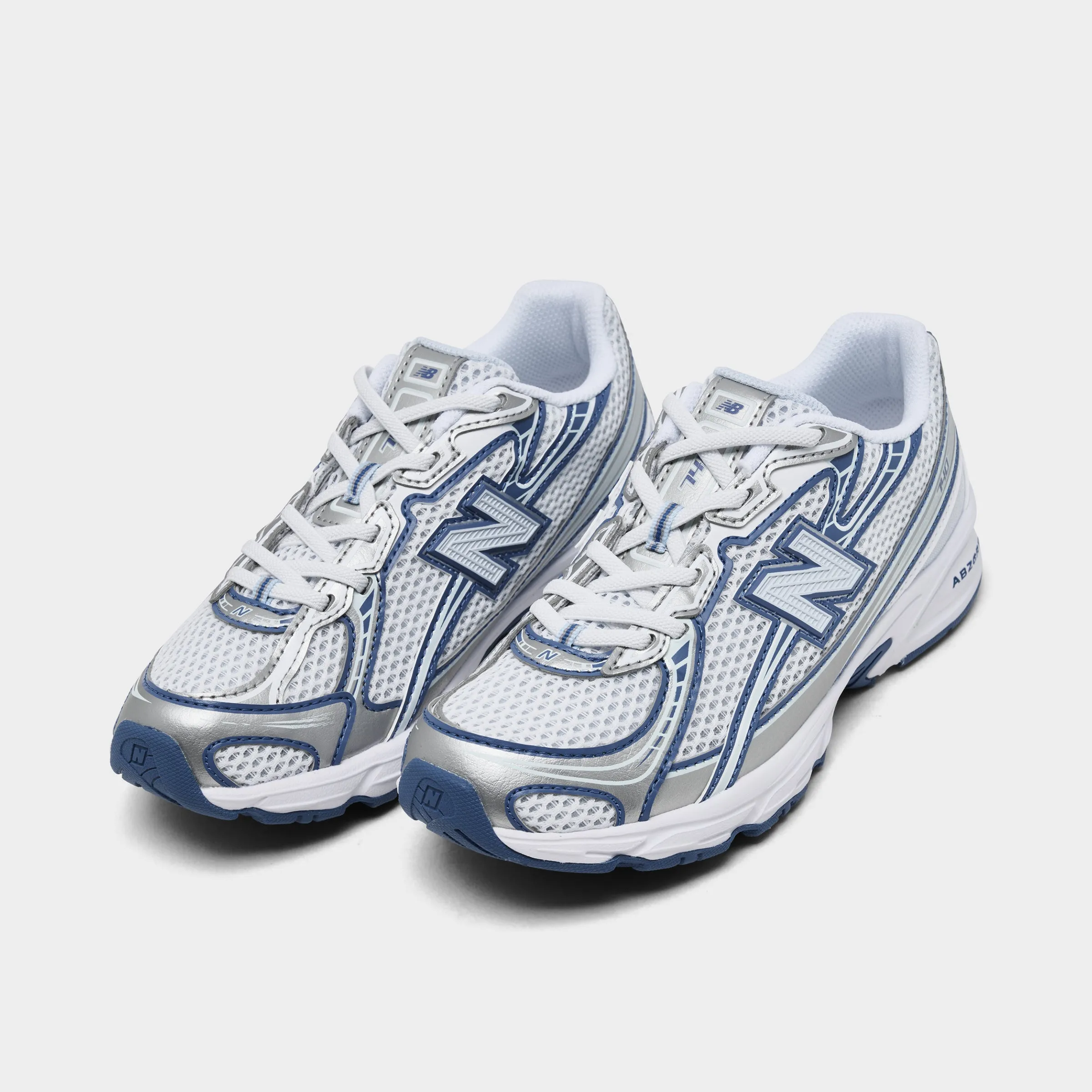 Shallow Footprint New Balance Children's 740 White / Blue