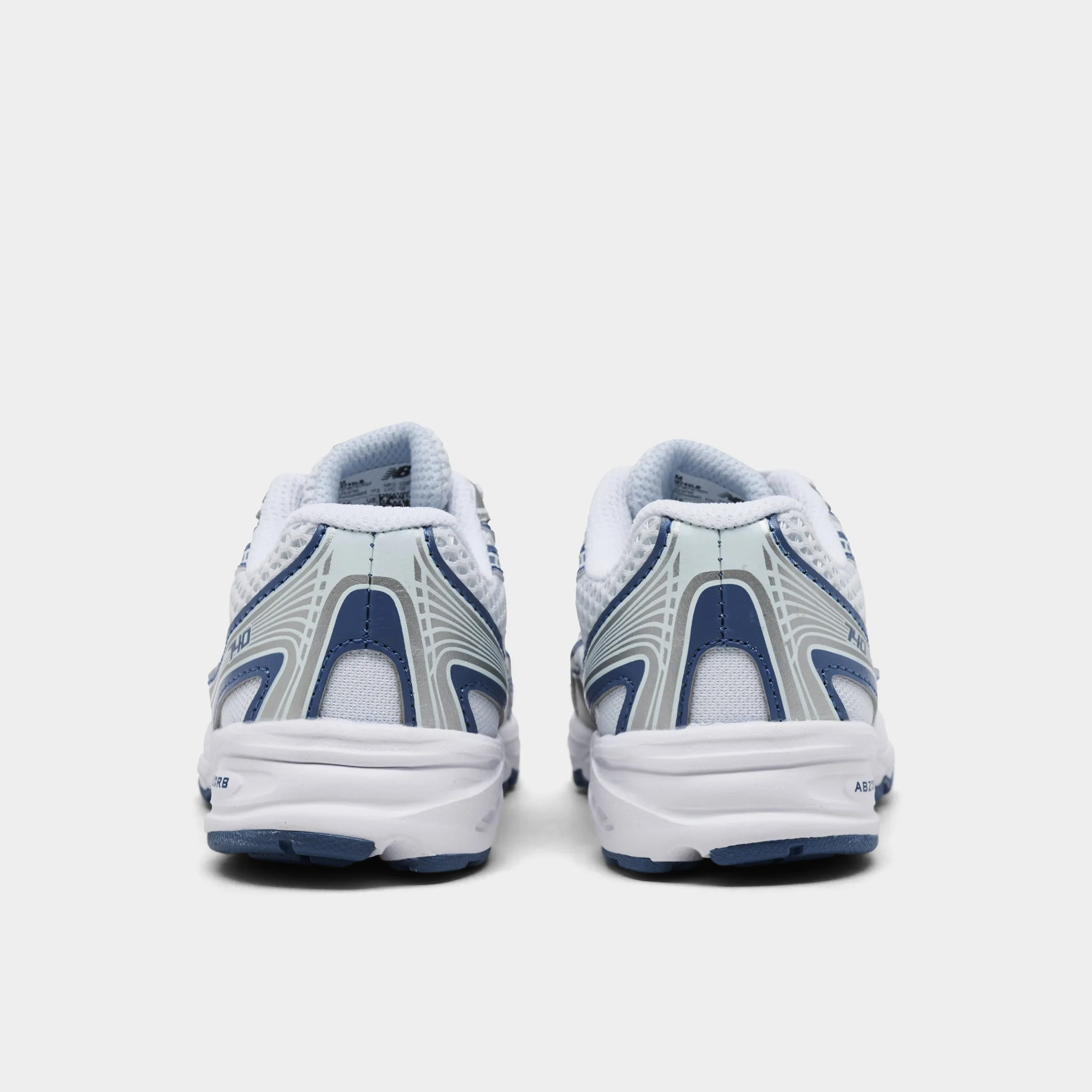 Plush flexibility New Balance Infants' 740 White / Blue