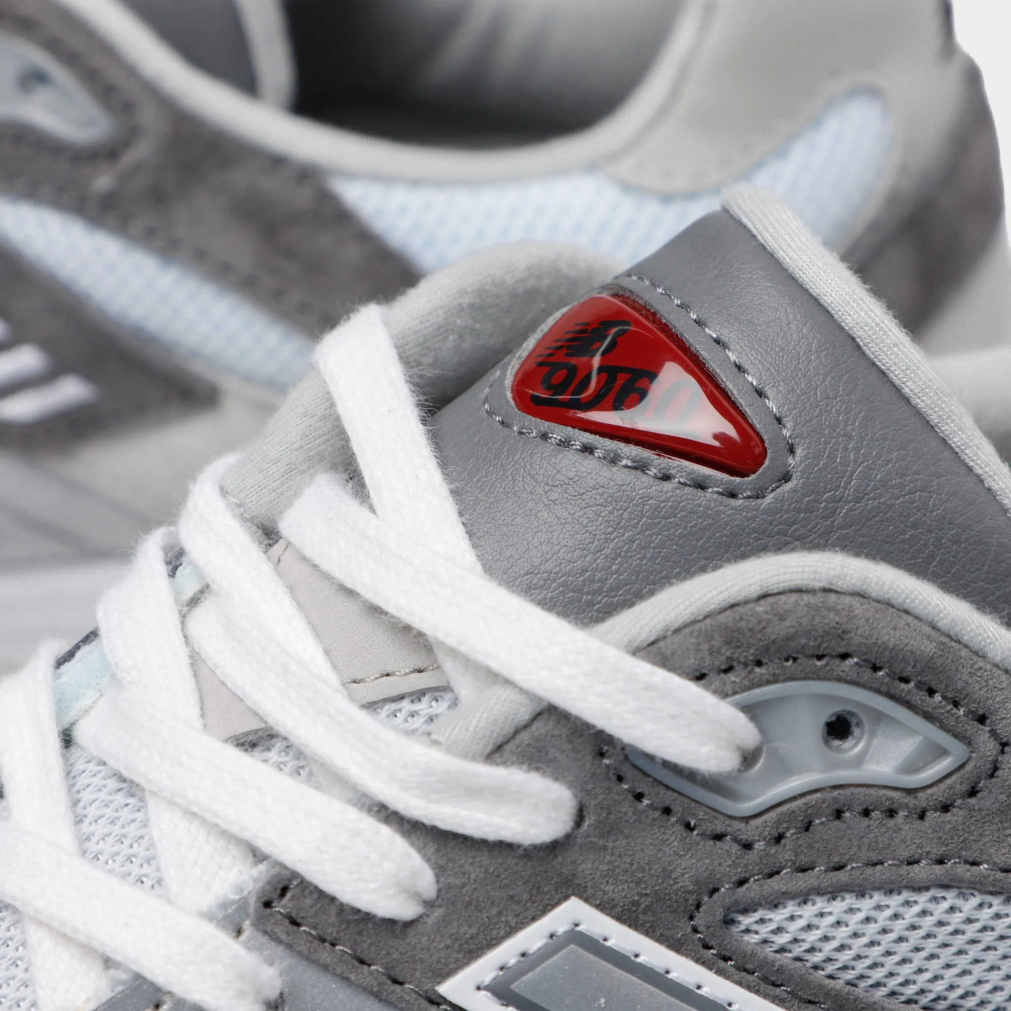 Streamlined materials New Balance U9060GRY Rain Cloud / Castlerock - White