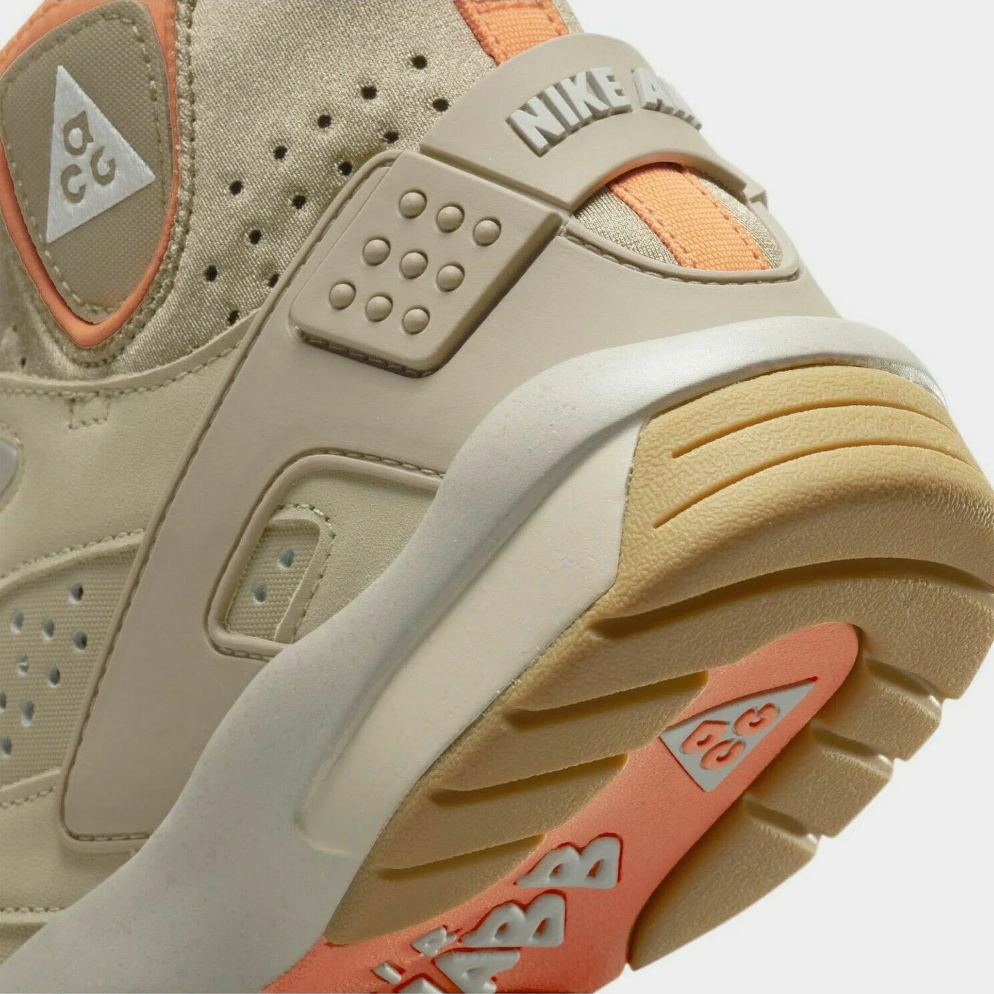 Nike ACG Air Mowabb Limestone / Reflect Silver - Khaki Shock absorption tech simple design