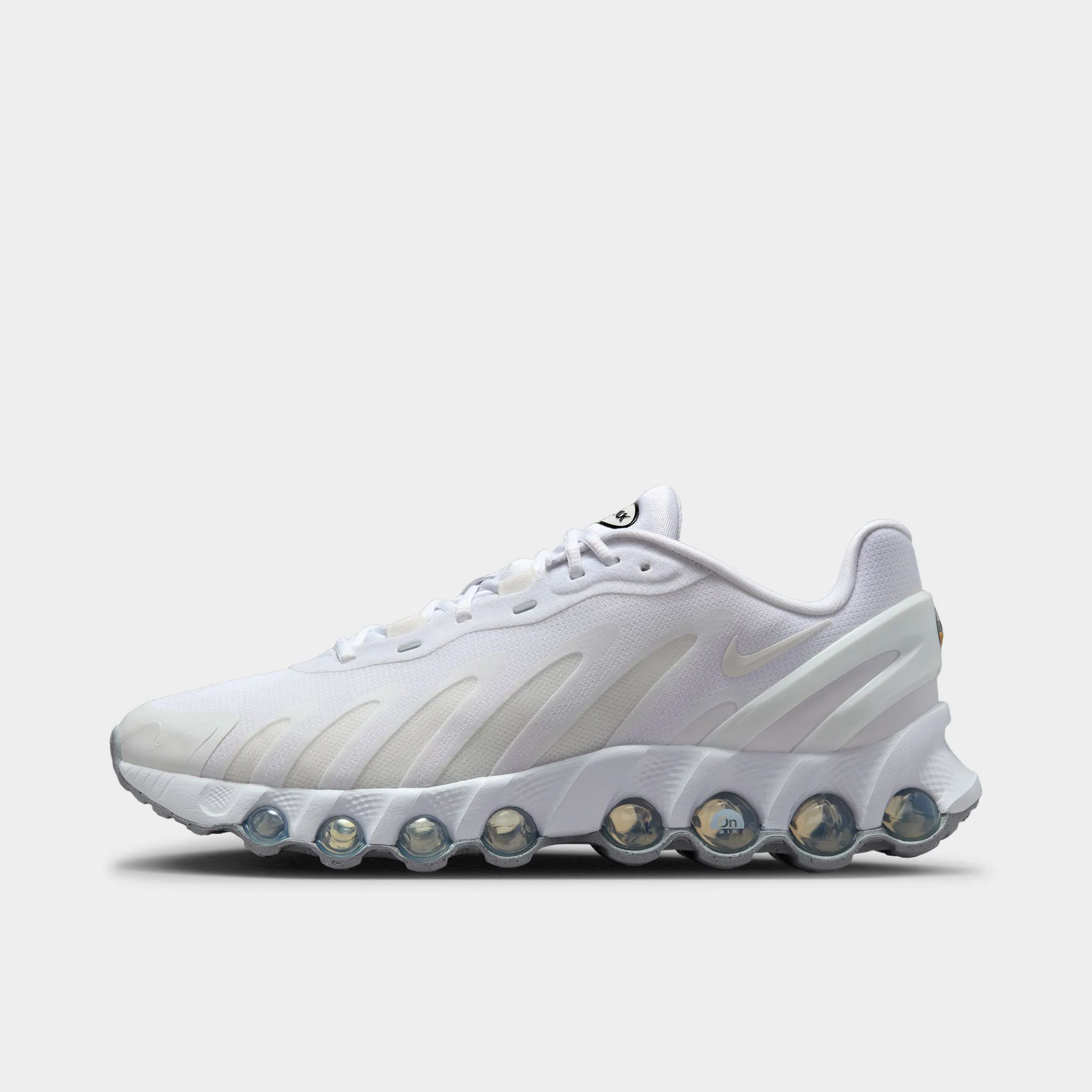 Nike Air Max DN8 White / Metallic Silver - White Relaxed Look