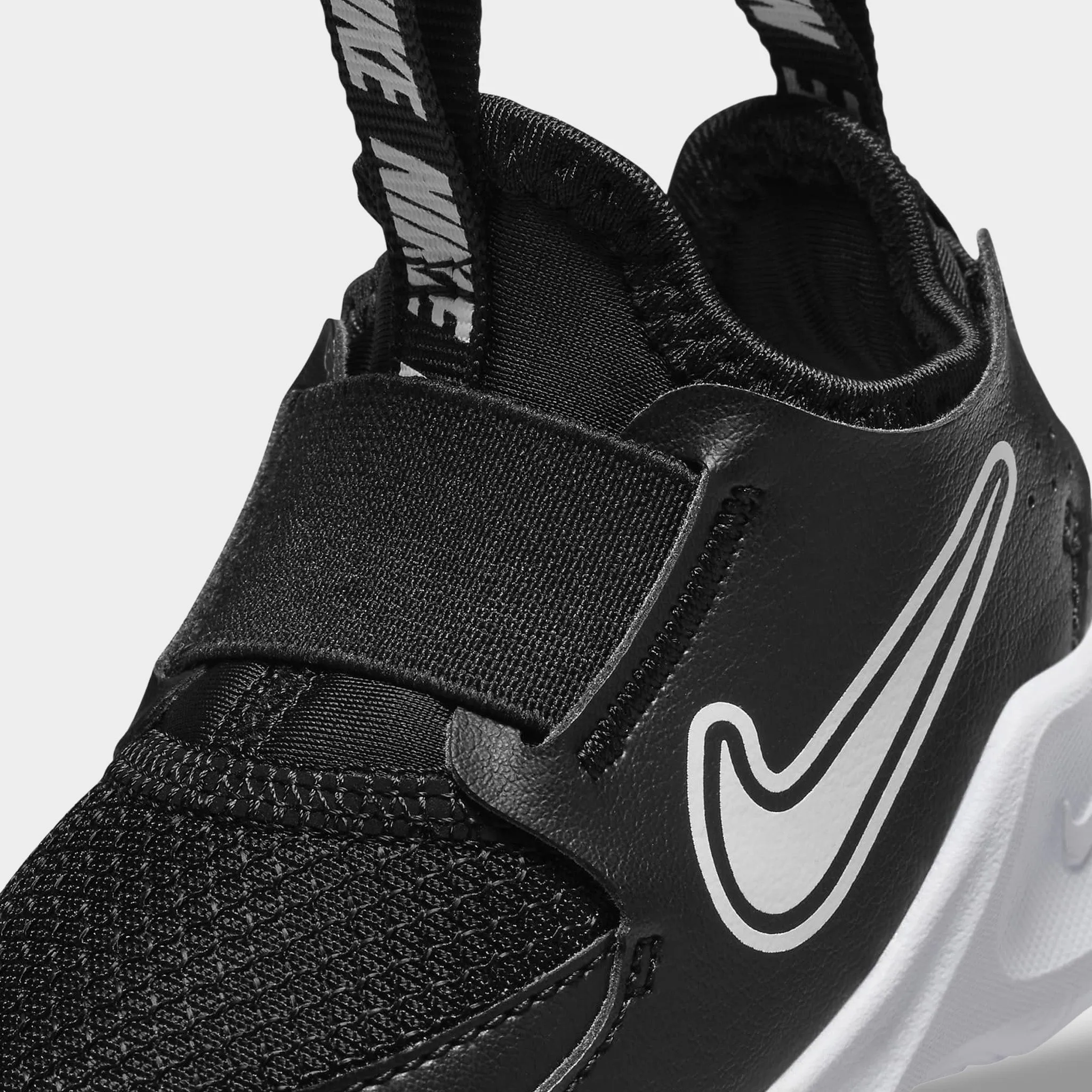 Jumping Support Shock Dispersing Plate Nike Flex Runner 3 TD Black / White