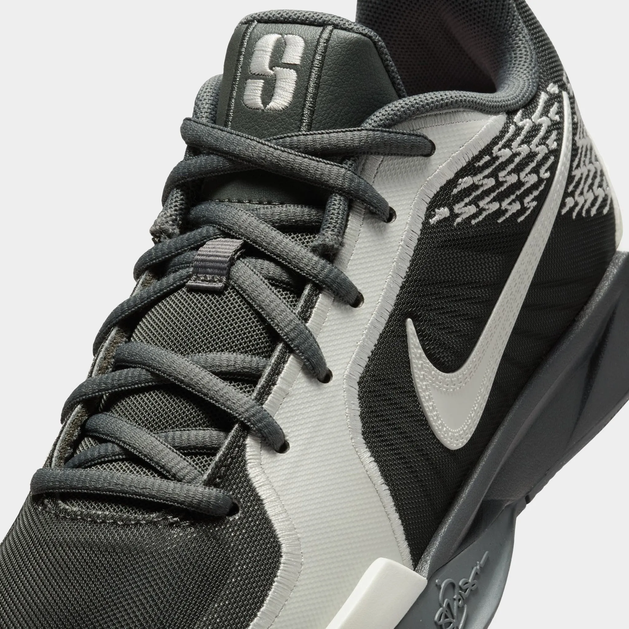 Style Casual Core Motion Nike Sabrina 2 GS Iron Grey / Sail - Hot Punch