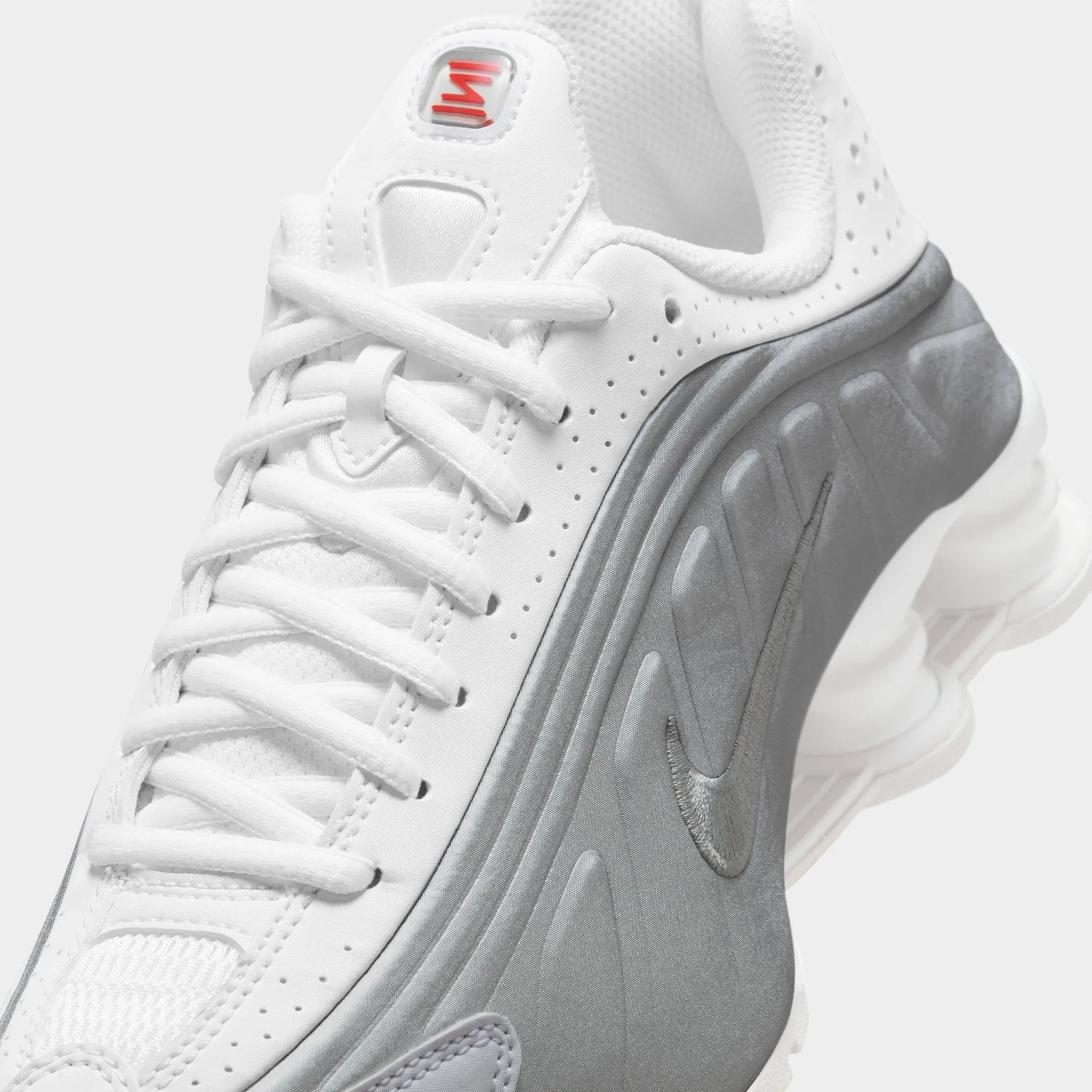 Nike Shox R4 GS White / Metallic Silver - White Water Resistant