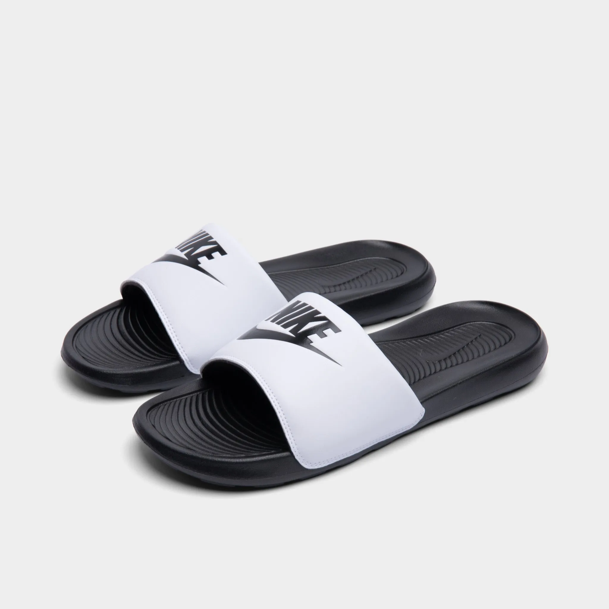 Traction Grip Ventilation Perforations Nike Victori One Black / Black / White