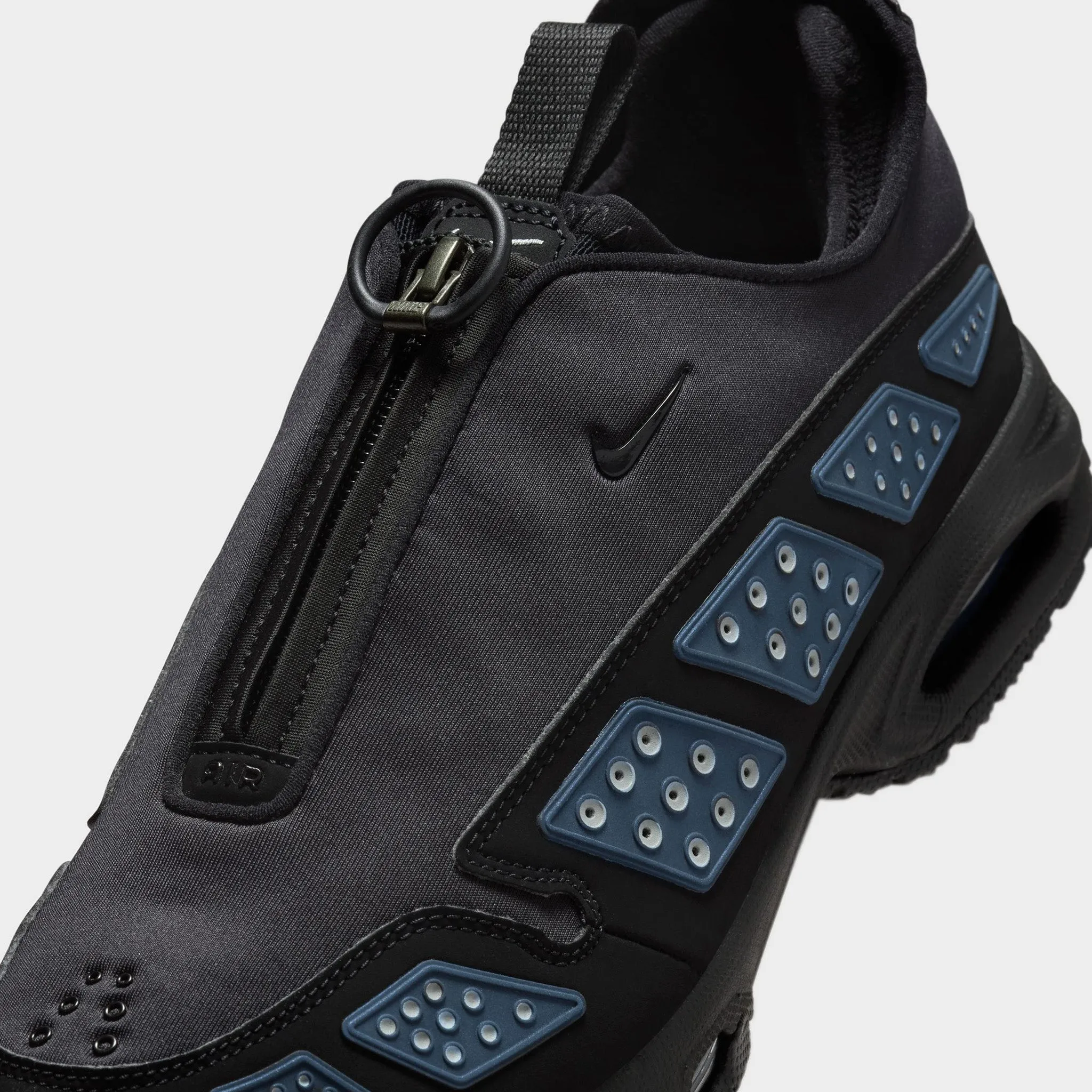 Anti Slip Tread Design Reinforced Eyelet Durability Nike Women's Air Max SNDR Black / Silver