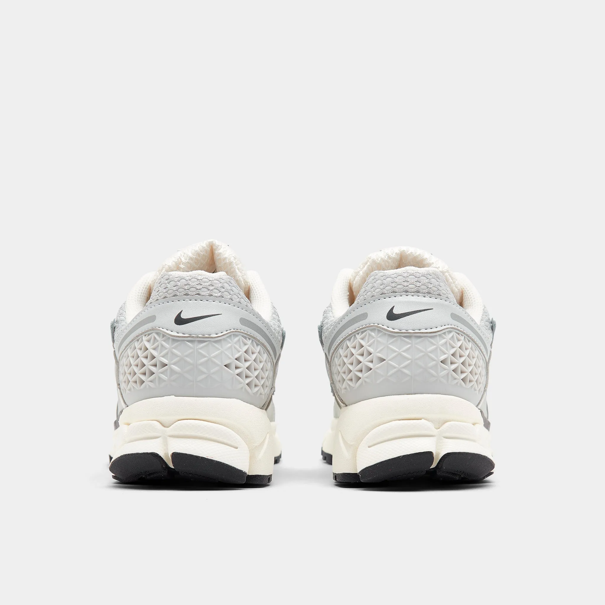 Lace Lock System Nike Women's Zoom Vomero 5 Photon Dust / Chrome - Gridiron