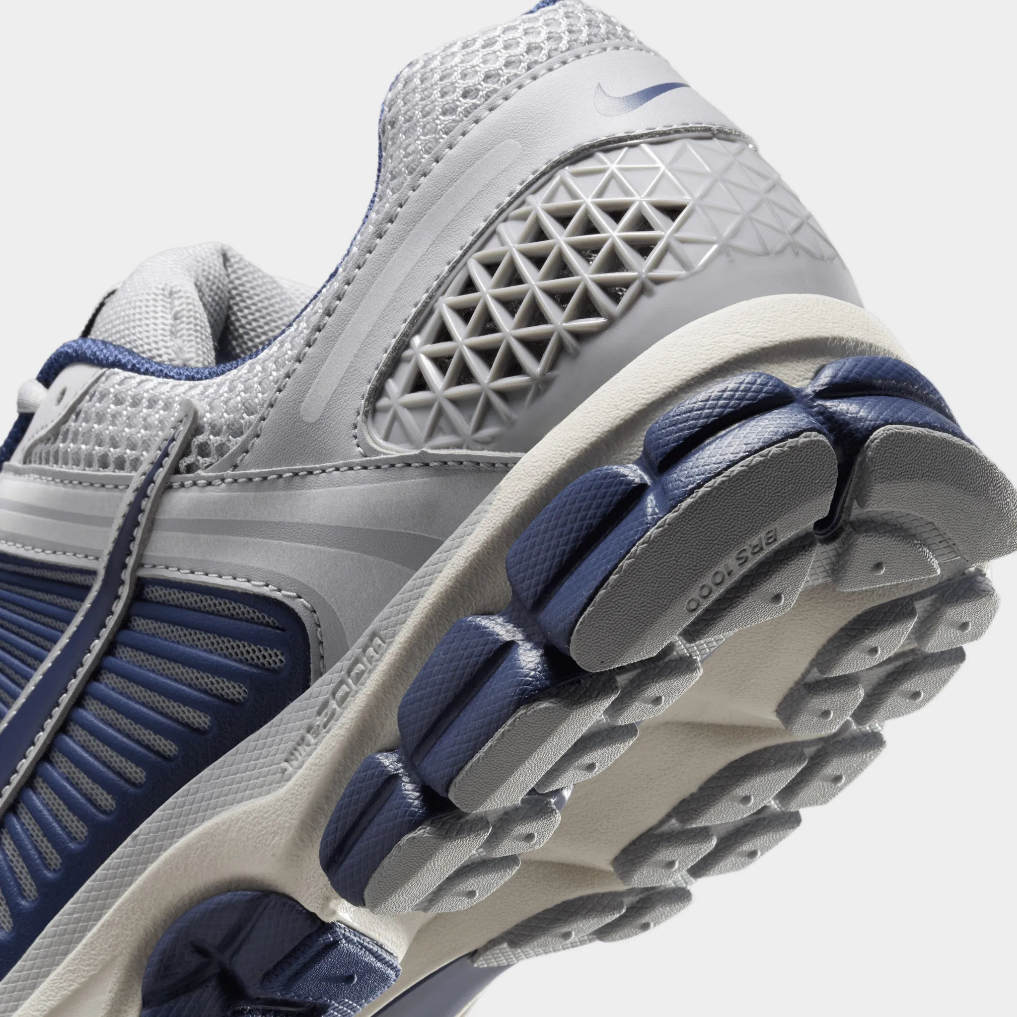 Sneaker Style Slip Zone Nike Zoom Vomero 5 Vast Grey / Blue Void - Wolf Grey