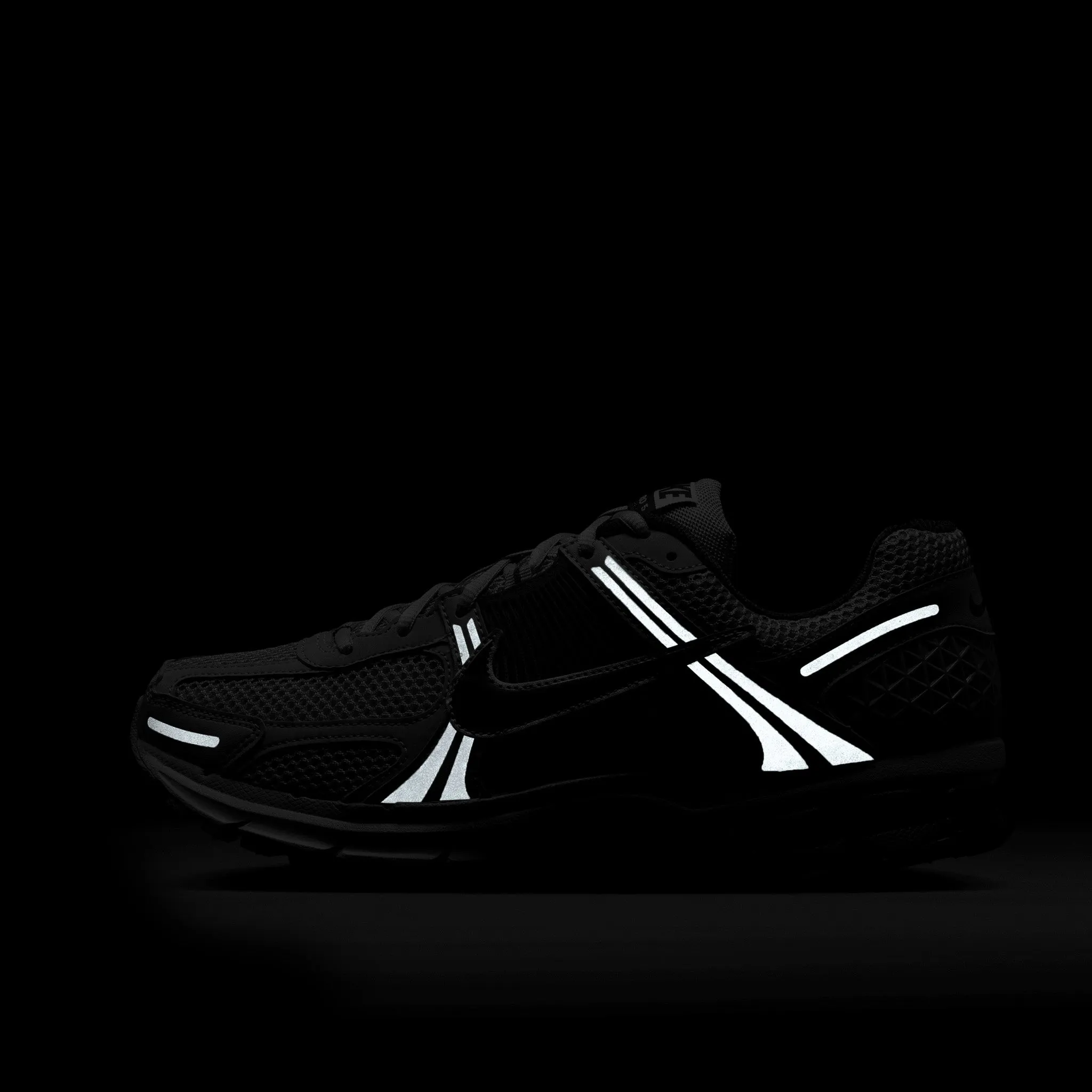 Nike Zoom Vomero 5 Vast Grey / Blue Void - Wolf Grey Airflow Ventilation Channels Smart Lifestyle