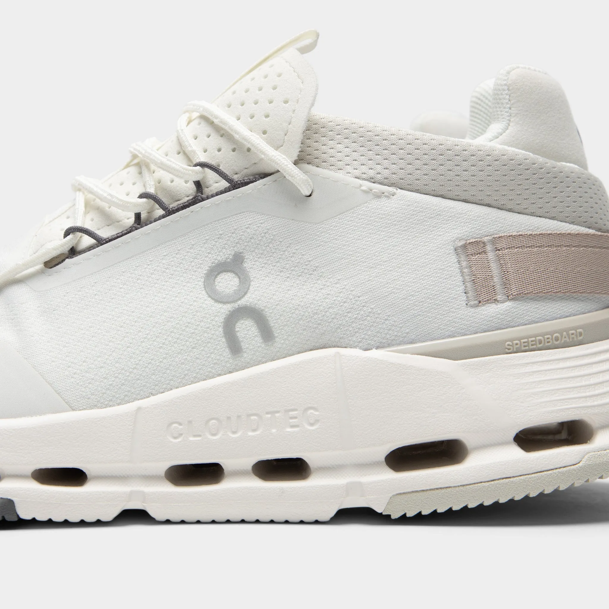 On Cloudnova 2 Ice / Sand Basic Style
