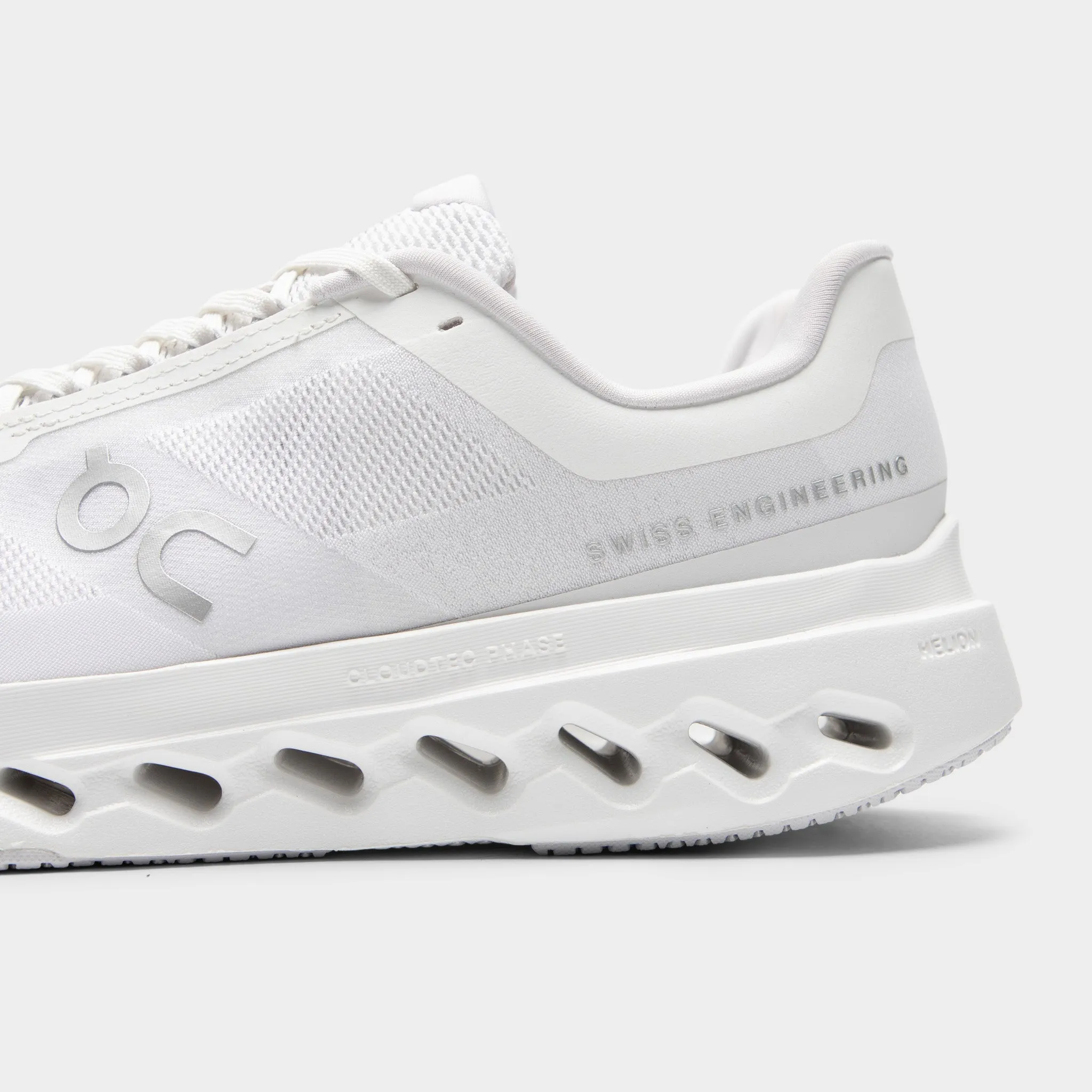 On Cloudsurfer White / Silver Lightweight Cushioned Sole Fresh Air
