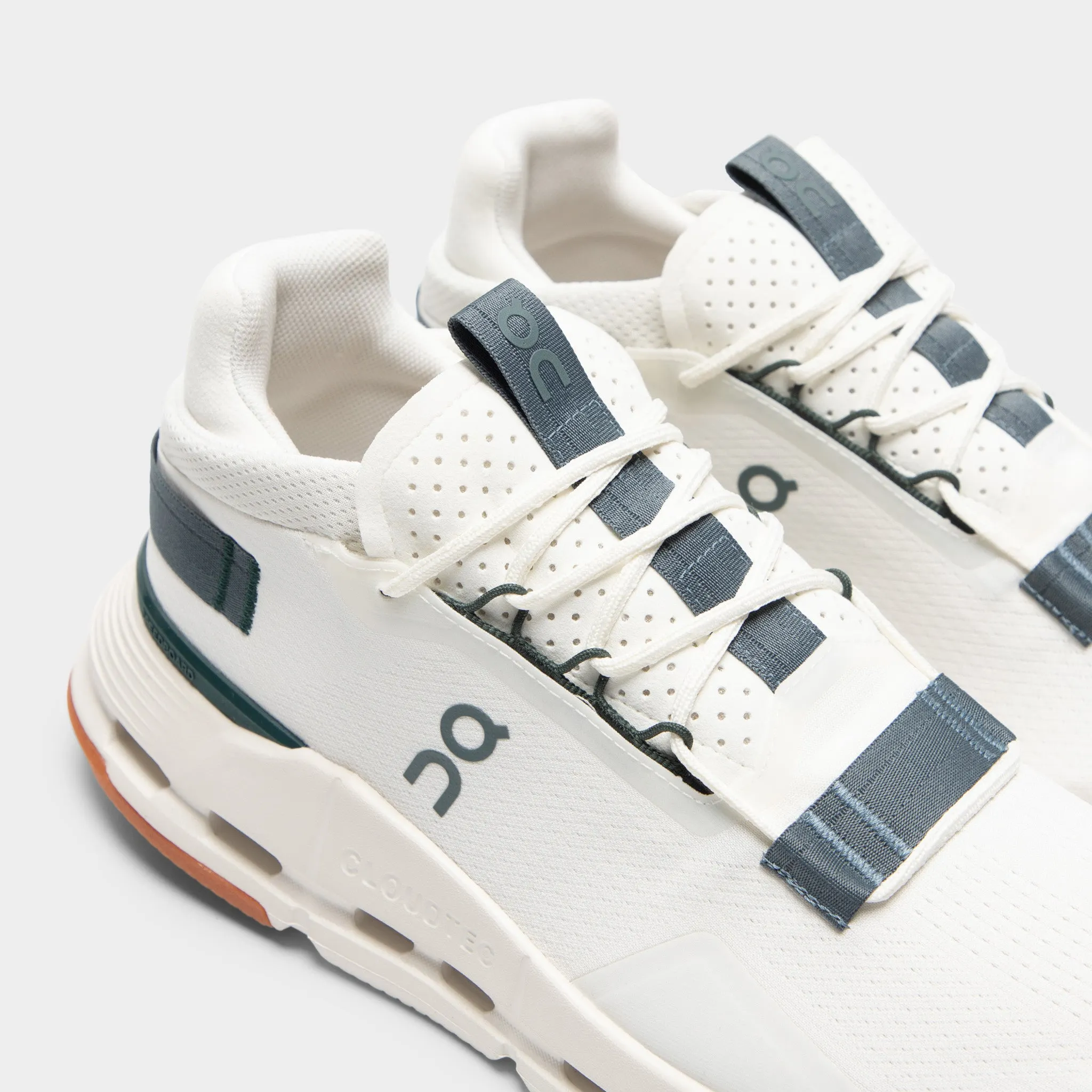 Fit Light On Running Nova 2 White / Green / Gum