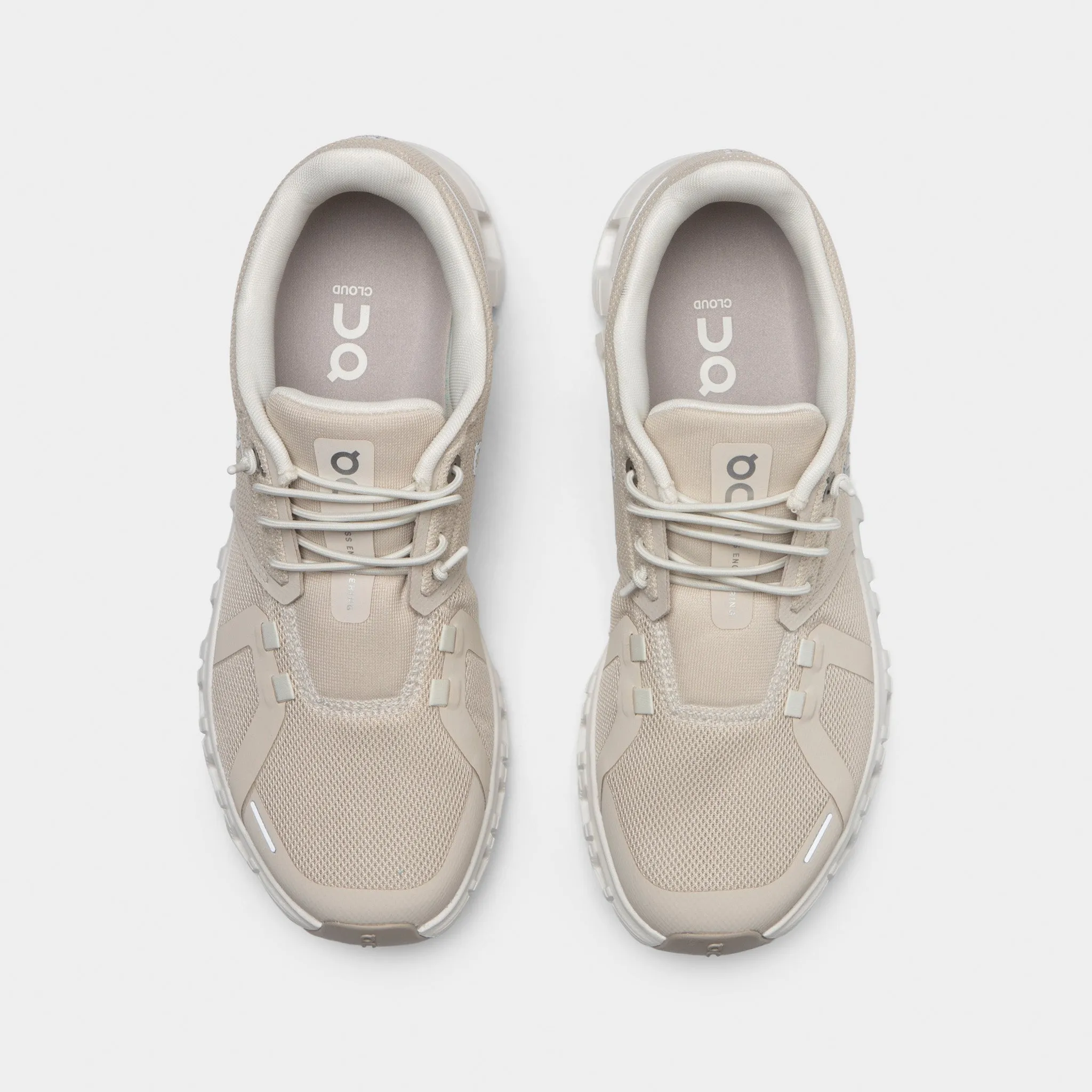 On Women's Cloud 6 Pearl / White Clean Detail