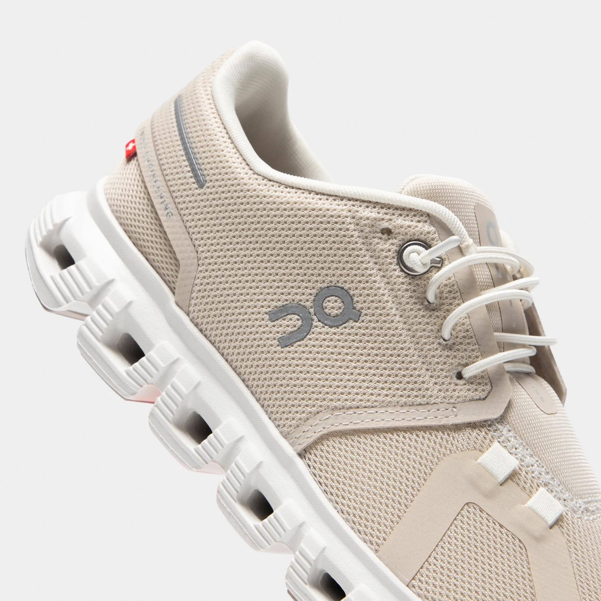 Classic Design On Women's Cloud 6 Pearl / White