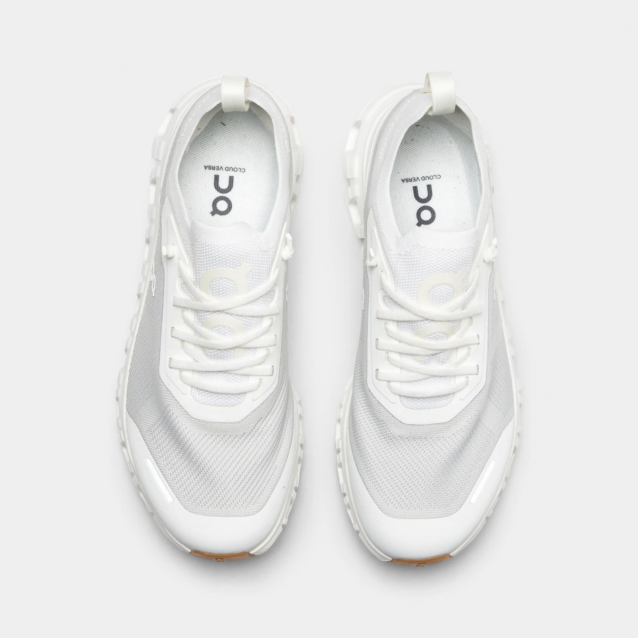 On Women's Cloud 6 Versa White / White Trail Running Weekend Pick