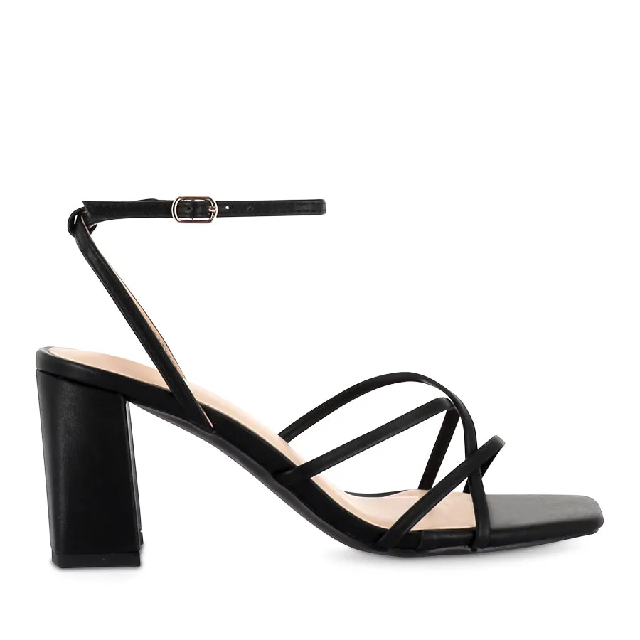 NAKITA - BLACK Runway Step