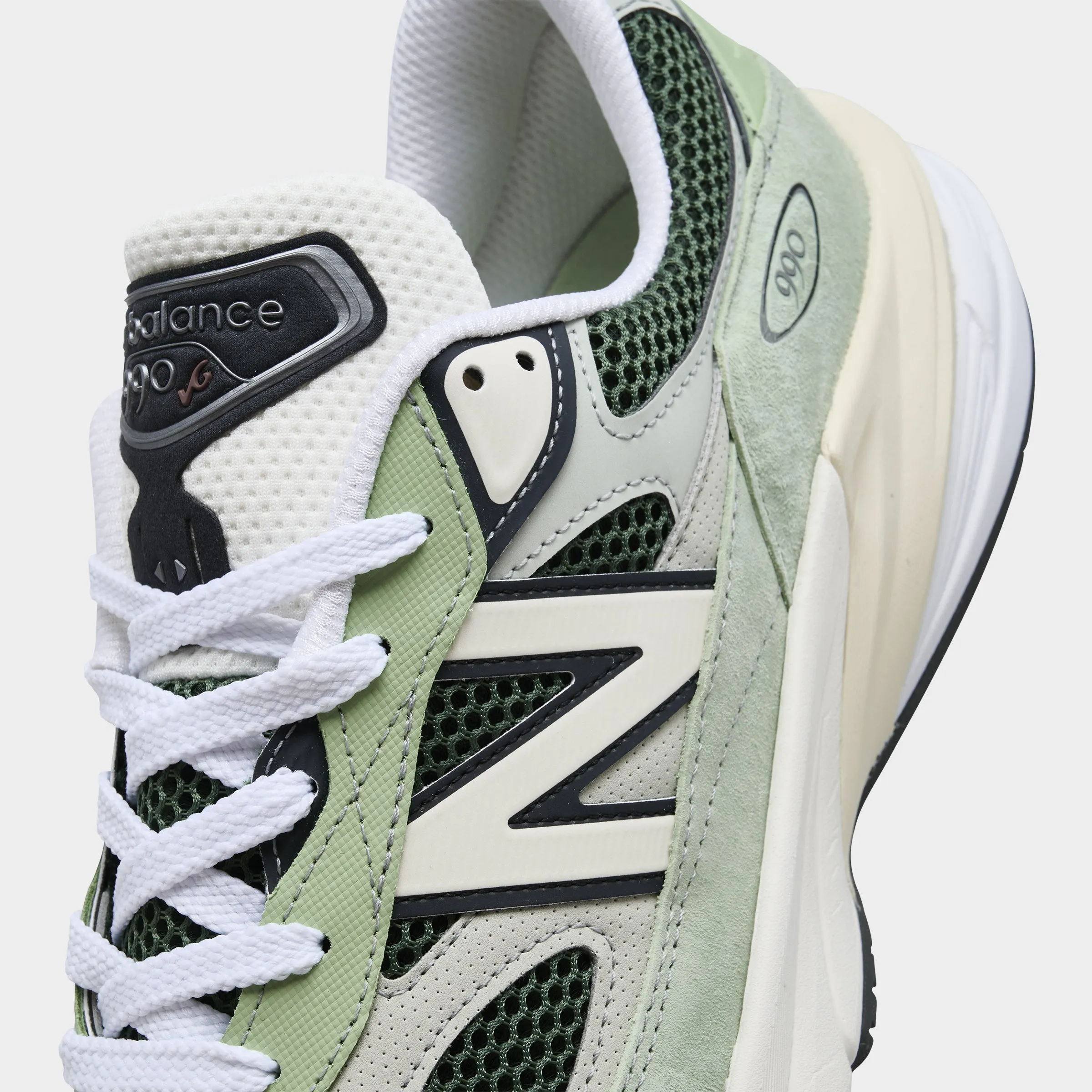 Casual Comfort New Balance 990v6 MADE in USA Avocado / Natural Mint