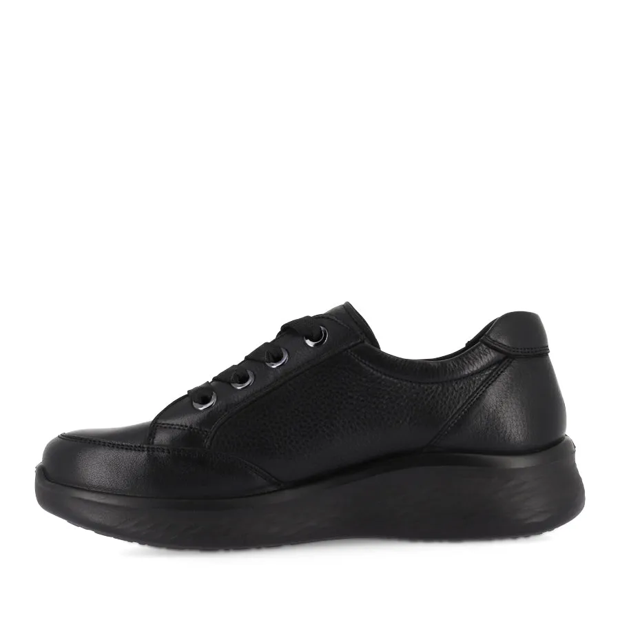 PETA P-811R - BLACK BLACK LEATHER Sleek Style Smart Stylewear