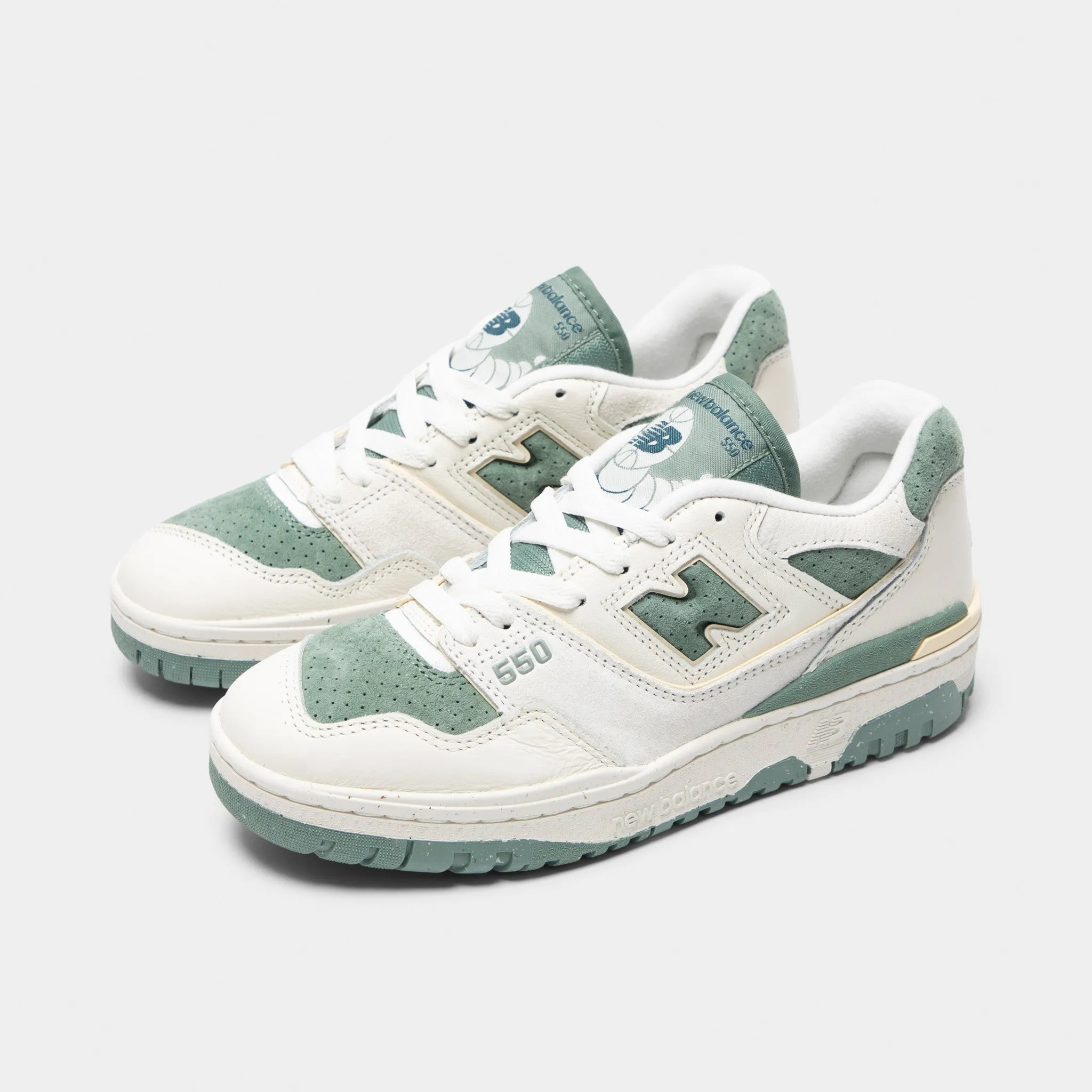 Adjustable lacing New Balance Women's 550 Sea Salt / Dark Juniper