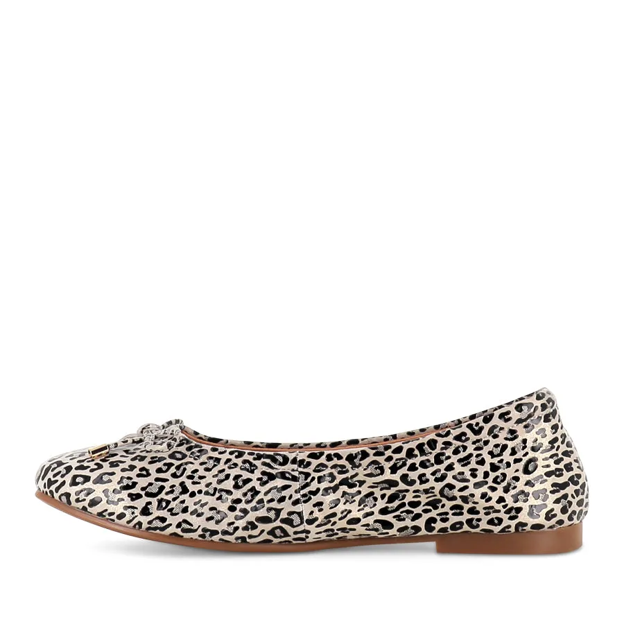 PONCHO - CREAMY LEOPARD Ferry Dock