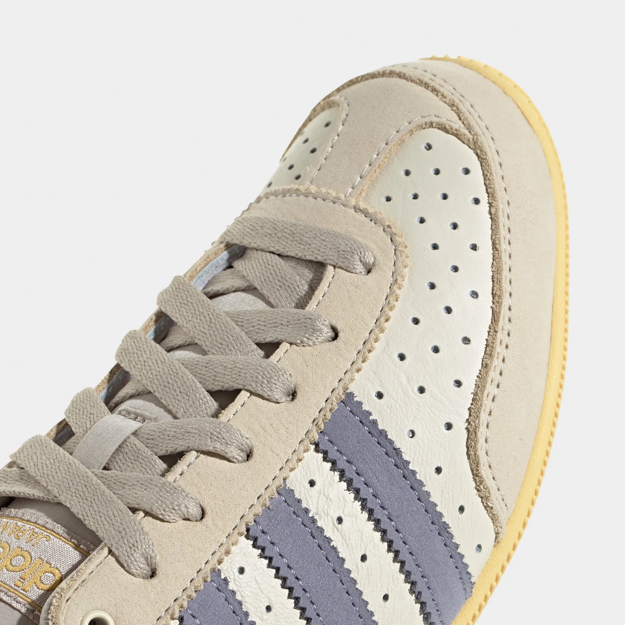 Adaptive Fit Design Plush Touch adidas Women's Japan Cream White / Silver Violet - Wonder Beige