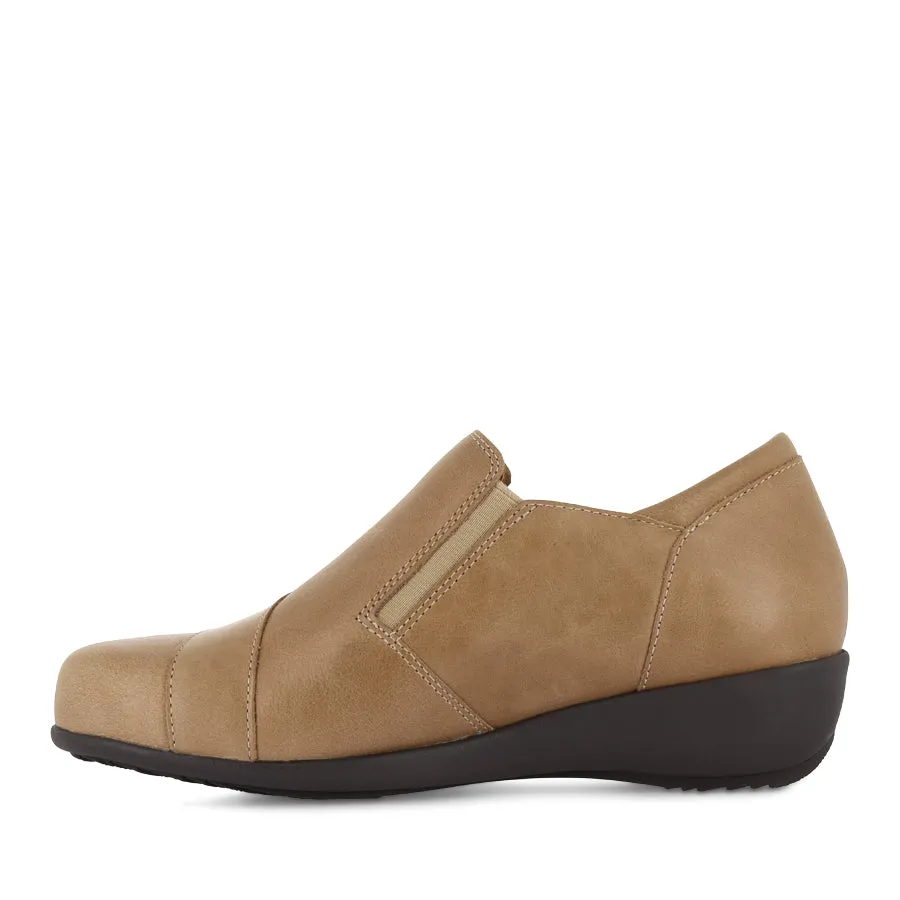 SAGE XF - LATTE LEATHER Cliff Glow Stud Detail