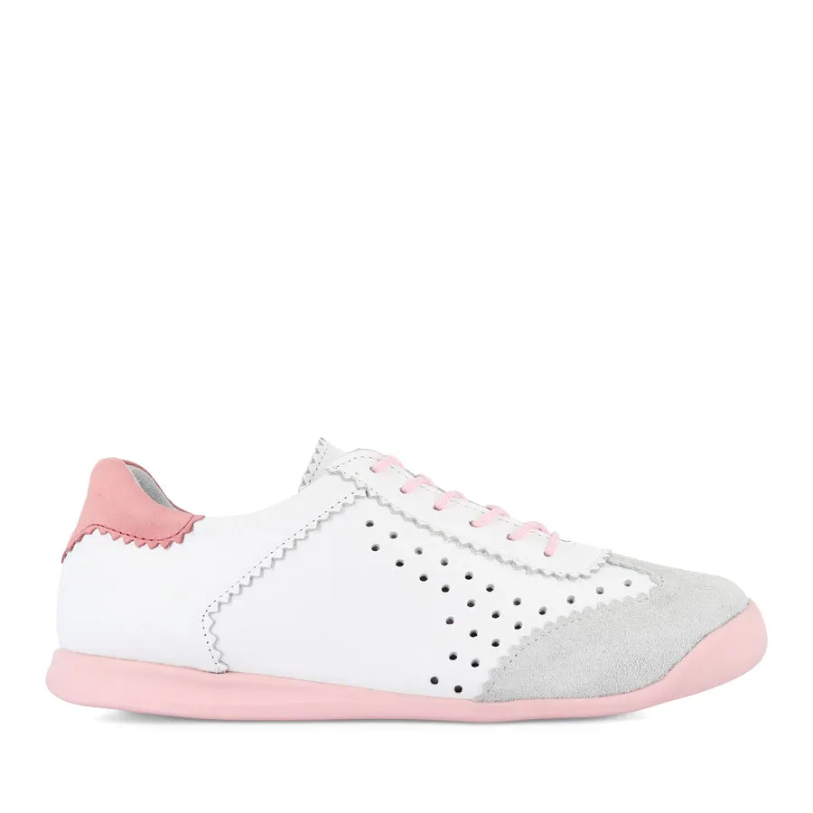 TERRA PUNCHED - WHITE COMBO LEATHER Reinforced sidewalls Impact-absorbing fit