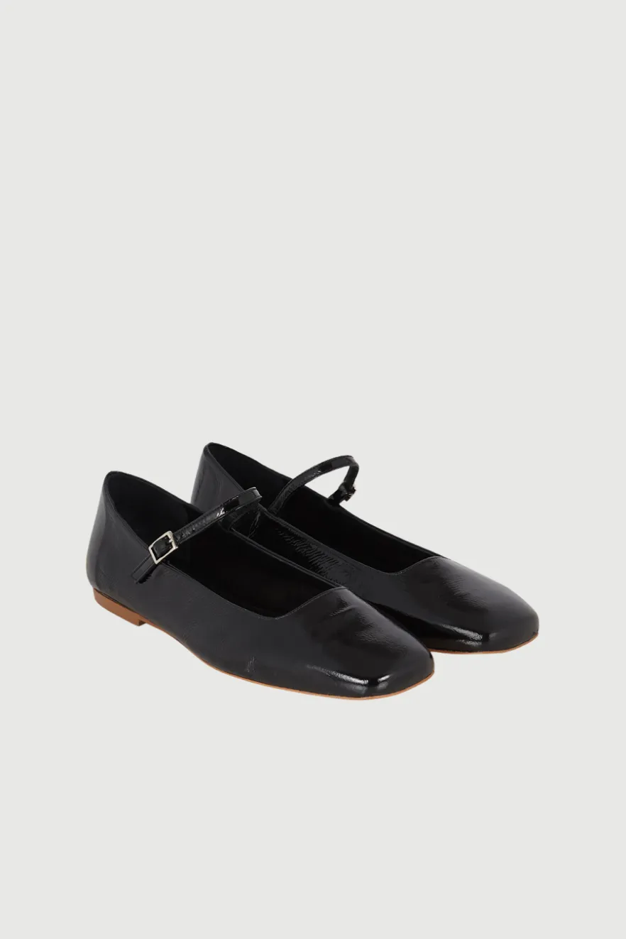 Julieta Mary Janes in Black Patent Leather Stylish