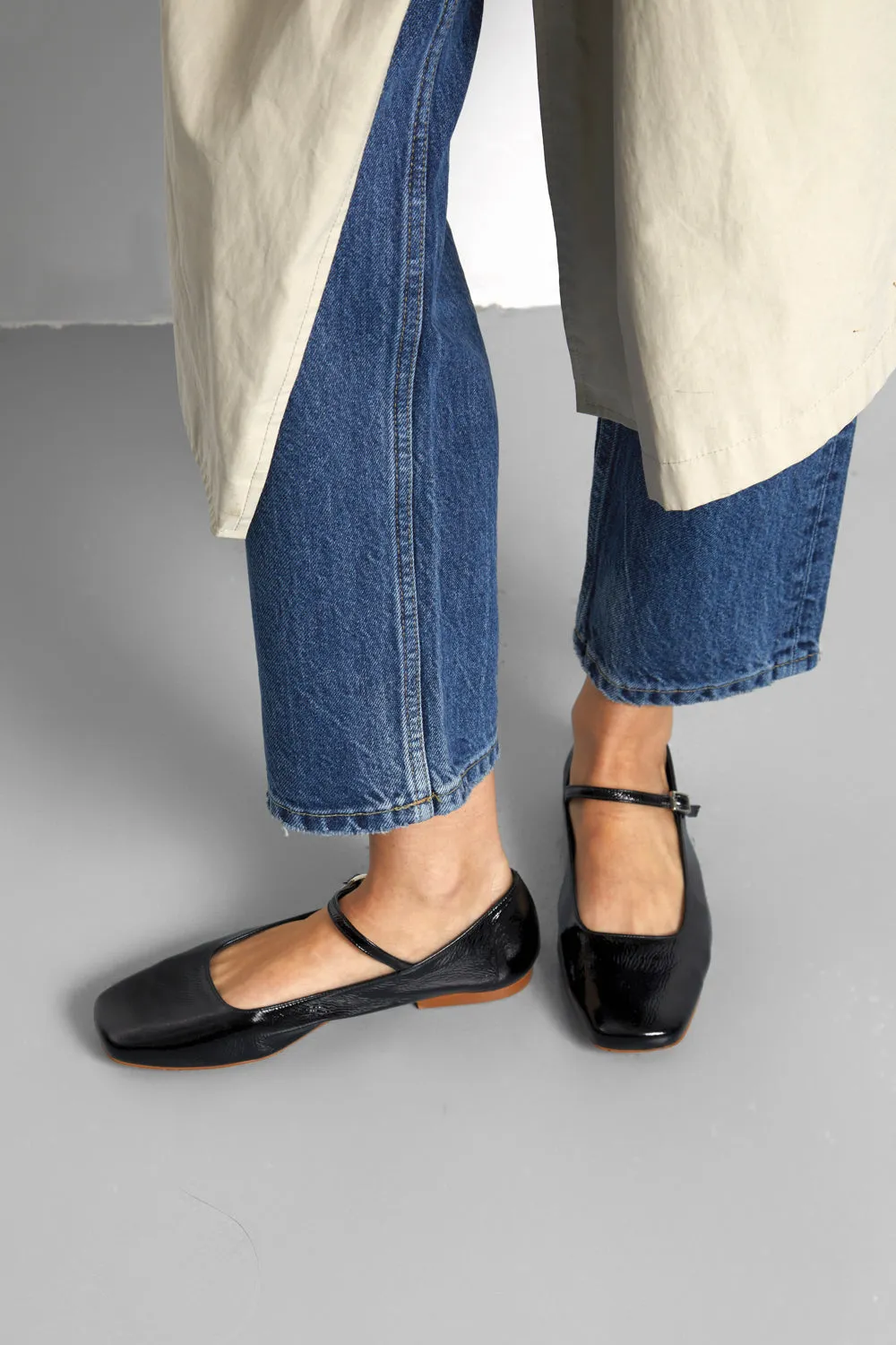 Button Closure Julieta Mary Janes in Black Patent Leather