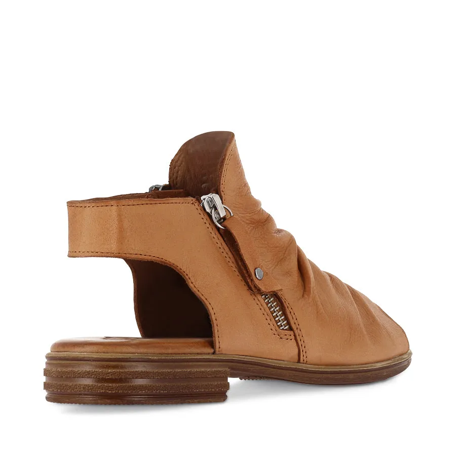 MILLIE - COCONUT LEATHER Outdoor Use Heel Design