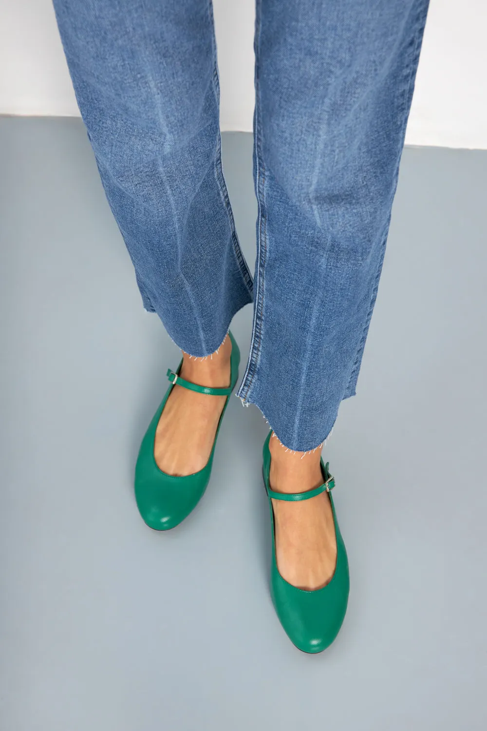 Emilia Mary Janes in Grass-coloured Leather Breathable fabric Padded Shoulder