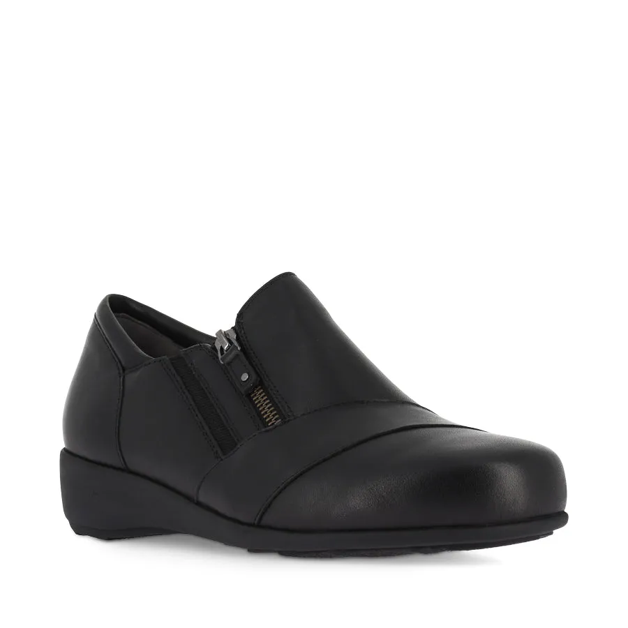 SAGE XF - ALL BLACK LEATHER Farm Mood Moisture Wick