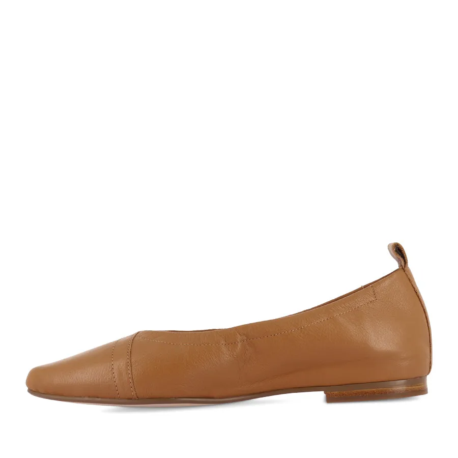 SEATON - TAN LEATHER Guest Side